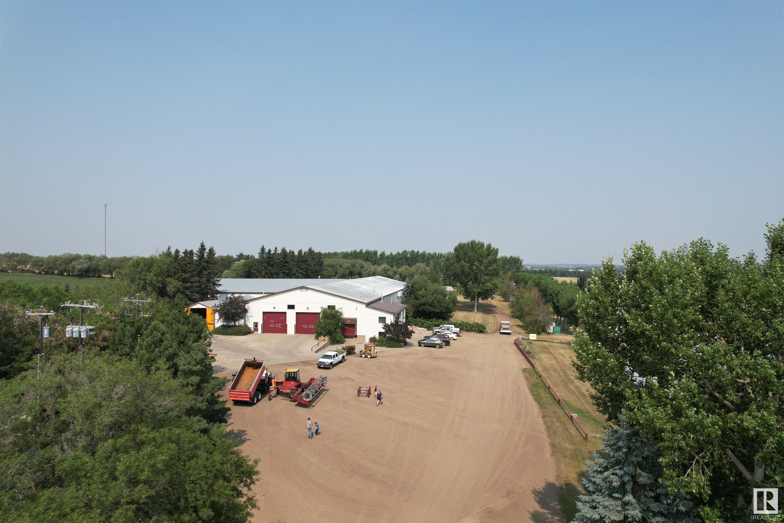 http://cdnparap120.paragonrels.com/ParagonImages/Property/p12/RAE/225349325/10/0/0/f600ef1cd11c1080762eae01db3e8d54/1/61a9b5be0beeed614d843803b6d7c421/225349325-235333c0-c9d1-4241-99c2-f767a31475a9.JPG
