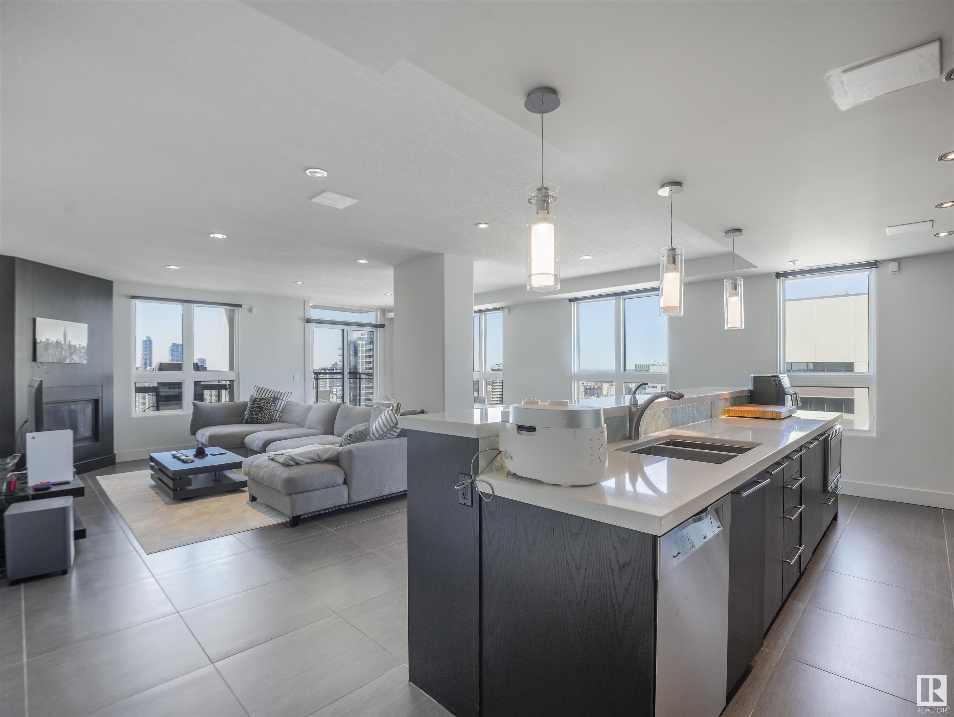 1704 - 9939 109 Street Nw, Downtown, Edmonton 2