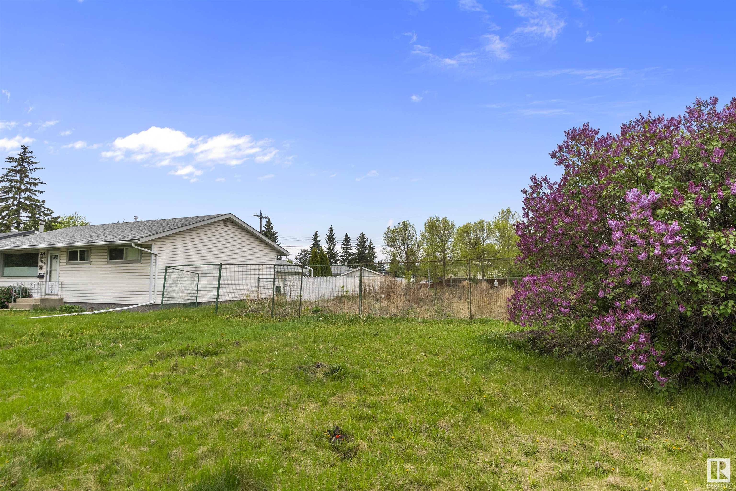 INVESTOR OPPORTUNITY! Beautiful CORNER LOT located on a side street with potential for suites and commercial development on 156 Street. Currently vacant land. LOT DIMENSIONS 58' x 117'.