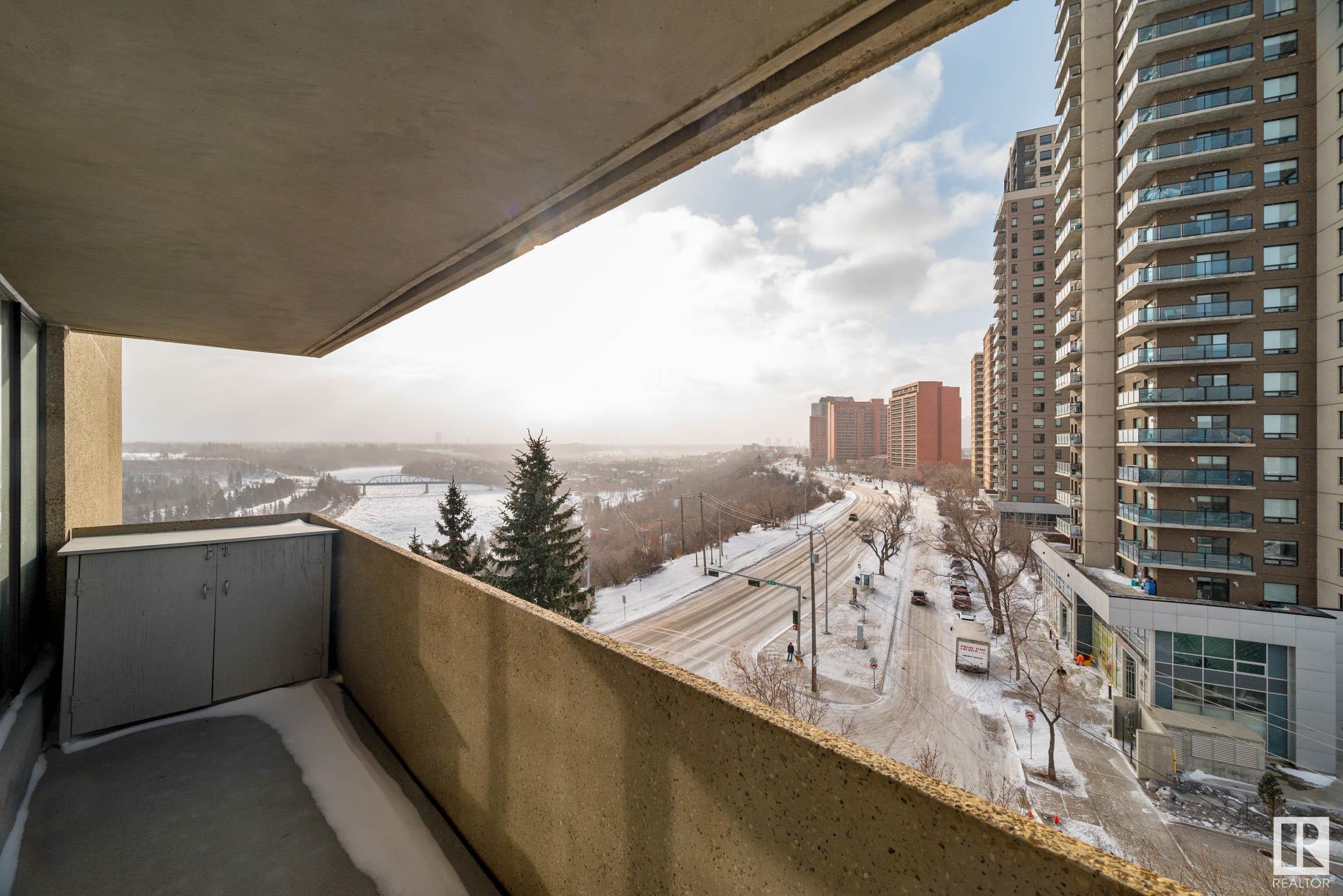 http://cdnparap120.paragonrels.com/ParagonImages/Property/p12/RAE/225349947/18/0/0/0b715b16c8b30a0e9e33ef2a2eb53213/1/24914f9d82a31de2a653317ccda24d83/225349947-0E8A7E9A-2045-43E5-94ED-EBDE3FD0F1BA.JPG