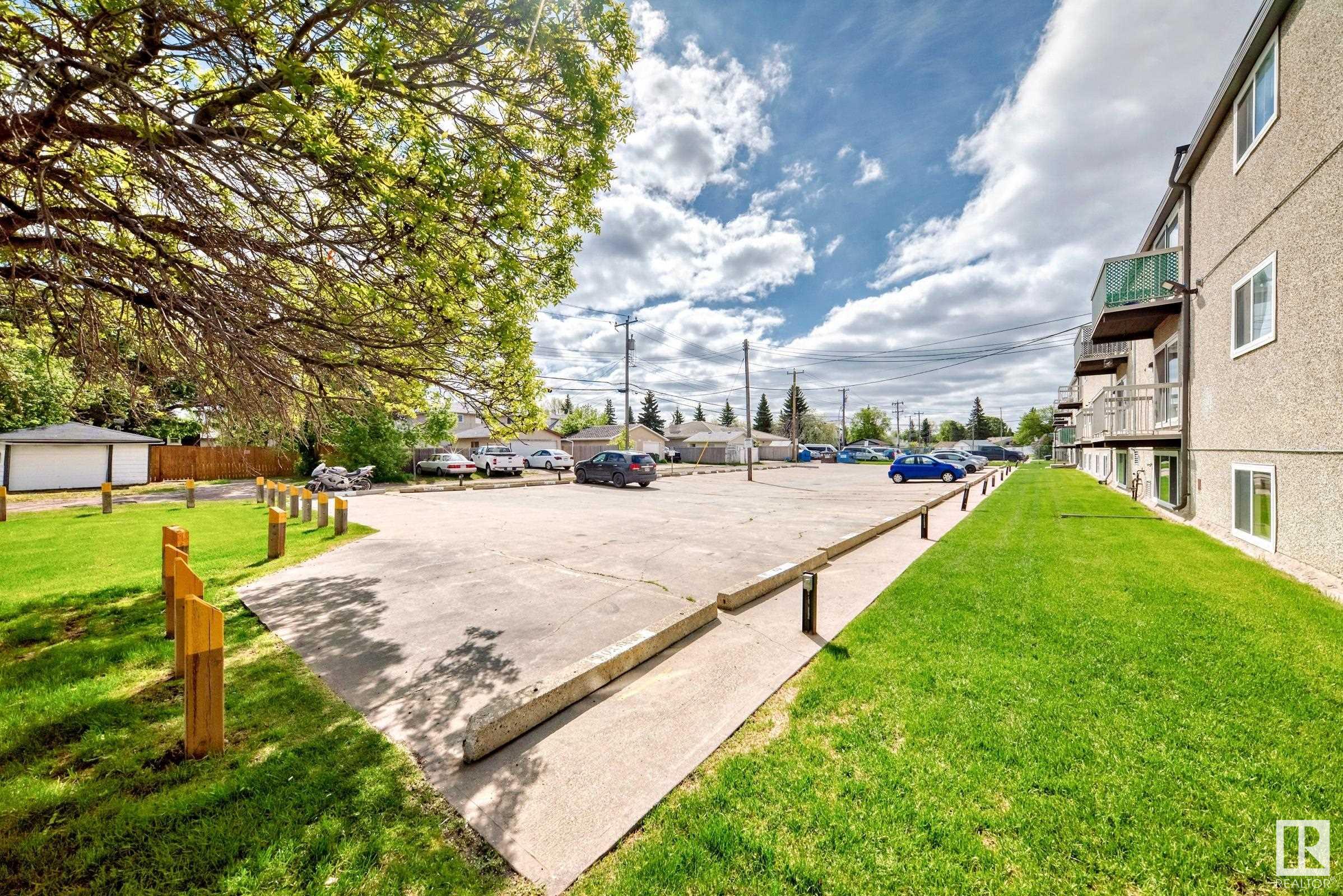 http://cdnparap120.paragonrels.com/ParagonImages/Property/p12/RAE/225349955/33/0/0/ec5f7a28b78668e501d0acb3caf7bf1d/1/16fa0694f55b30154f3e693bfb6927cd/225349955-bf3a8383-70bc-4b10-8680-6eab417a67b3.JPG
