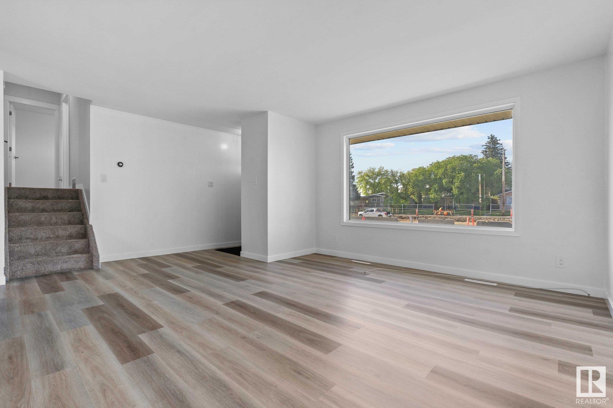 http://cdnparap120.paragonrels.com/ParagonImages/Property/p12/RAE/225350113/5/0/0/5edfcd2f9f2c543c53ff8613ae731061/1/68d55a3fa2bd86749ba5df1f14dfc181/225350113-5bae1fa3-e10c-43d5-835b-016b6d88a3c3.JPG