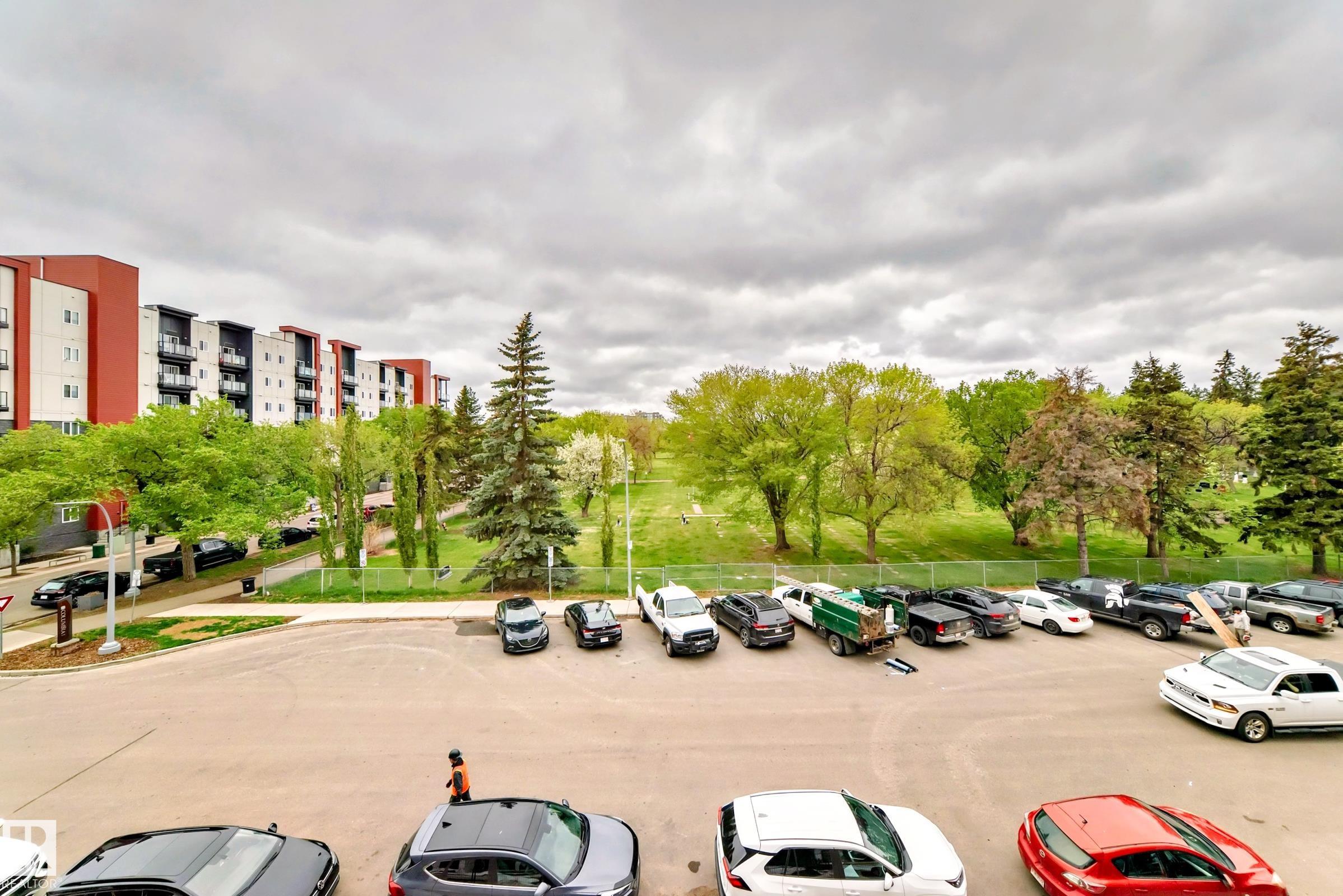 http://cdnparap120.paragonrels.com/ParagonImages/Property/p12/RAE/225350456/32/0/0/f913b6dcdc840a6157046c66967ef086/1/3b5bea6a4559fe8196da717d4c9108f3/225350456-70bd4beb-ab73-407c-a843-fb6790c05429.JPG
