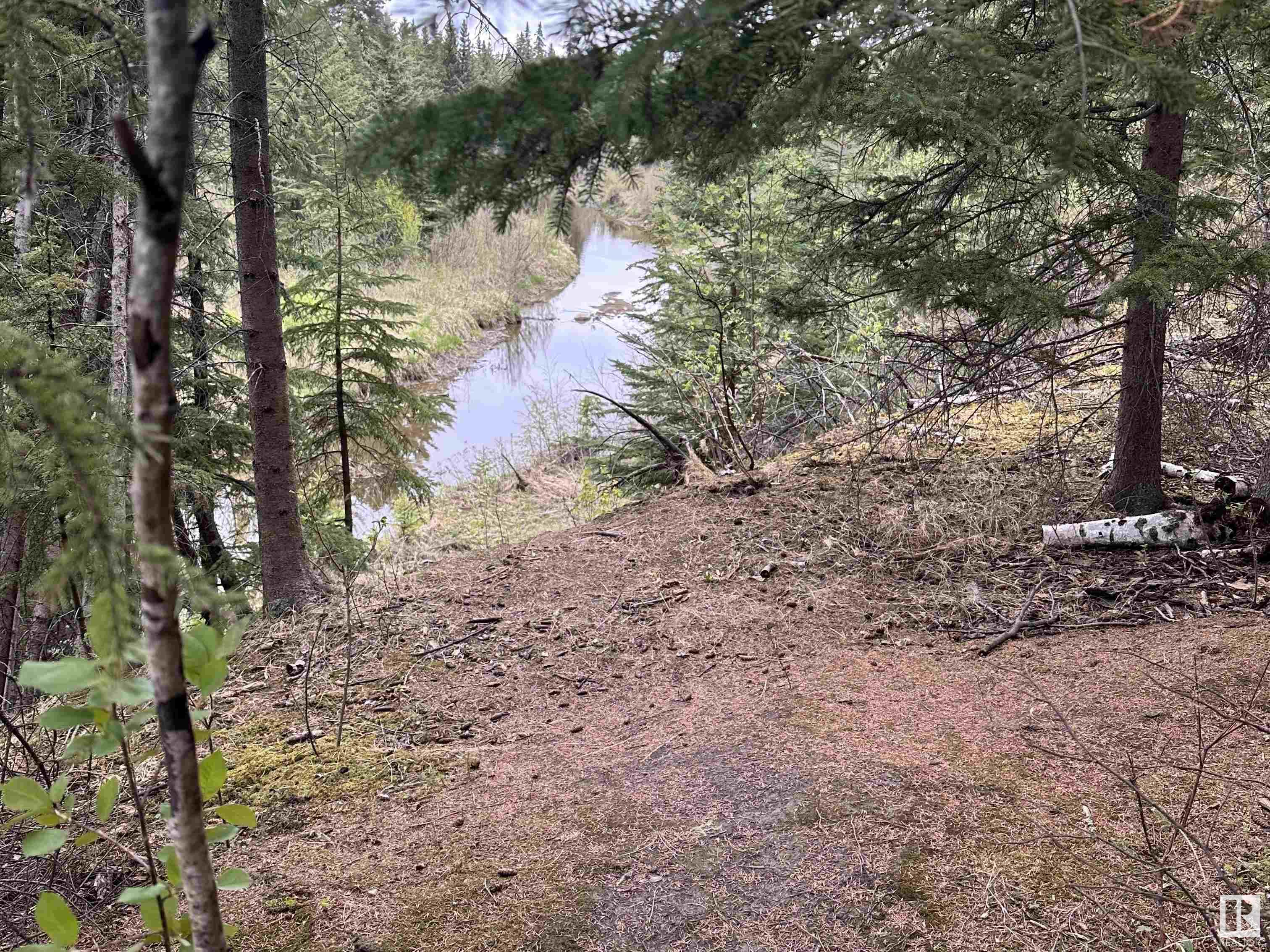 http://cdnparap120.paragonrels.com/ParagonImages/Property/p12/RAE/225350512/54/0/0/7c2e1c4924d578aa9144b7d2c0160713/1/eab94bae72a4343408b94796b632d1d0/225350512-304a5d3b-b43e-4904-ac84-b9605d08391e.JPG