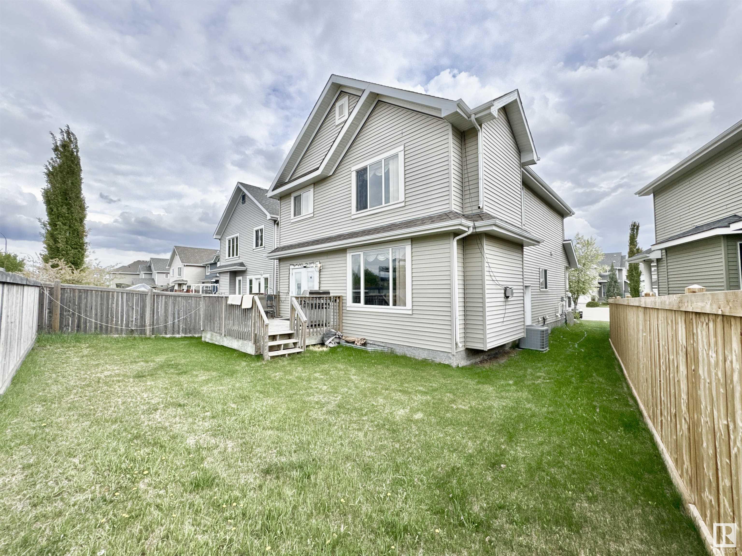 http://cdnparap120.paragonrels.com/ParagonImages/Property/p12/RAE/225350515/58/0/0/54a8695ae4b7414233cc44afd259959e/1/6e87ffd1fe4244f299faf91bcb418a2a/225350515-7df39d4b-3a19-4821-9aed-85a849bed66f.JPG