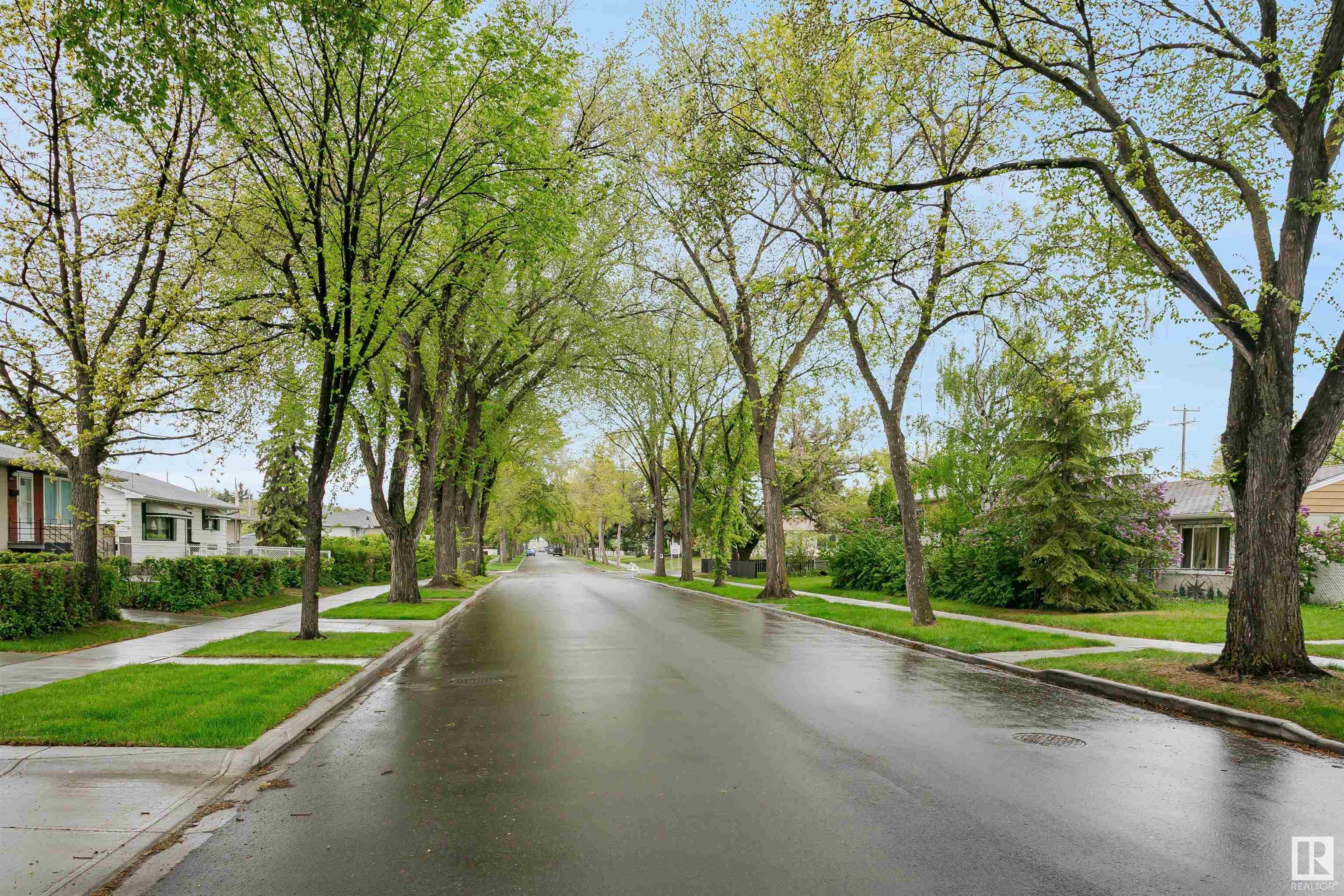 http://cdnparap120.paragonrels.com/ParagonImages/Property/p12/RAE/225350710/27/0/0/b7e1c60a1d12c5918c16afd4dc1c73bd/1/6b40334b0053b9c8438d71e5a008dd57/225350710-ae4bb819-3bde-4079-bcb5-31368066d5fa.JPG