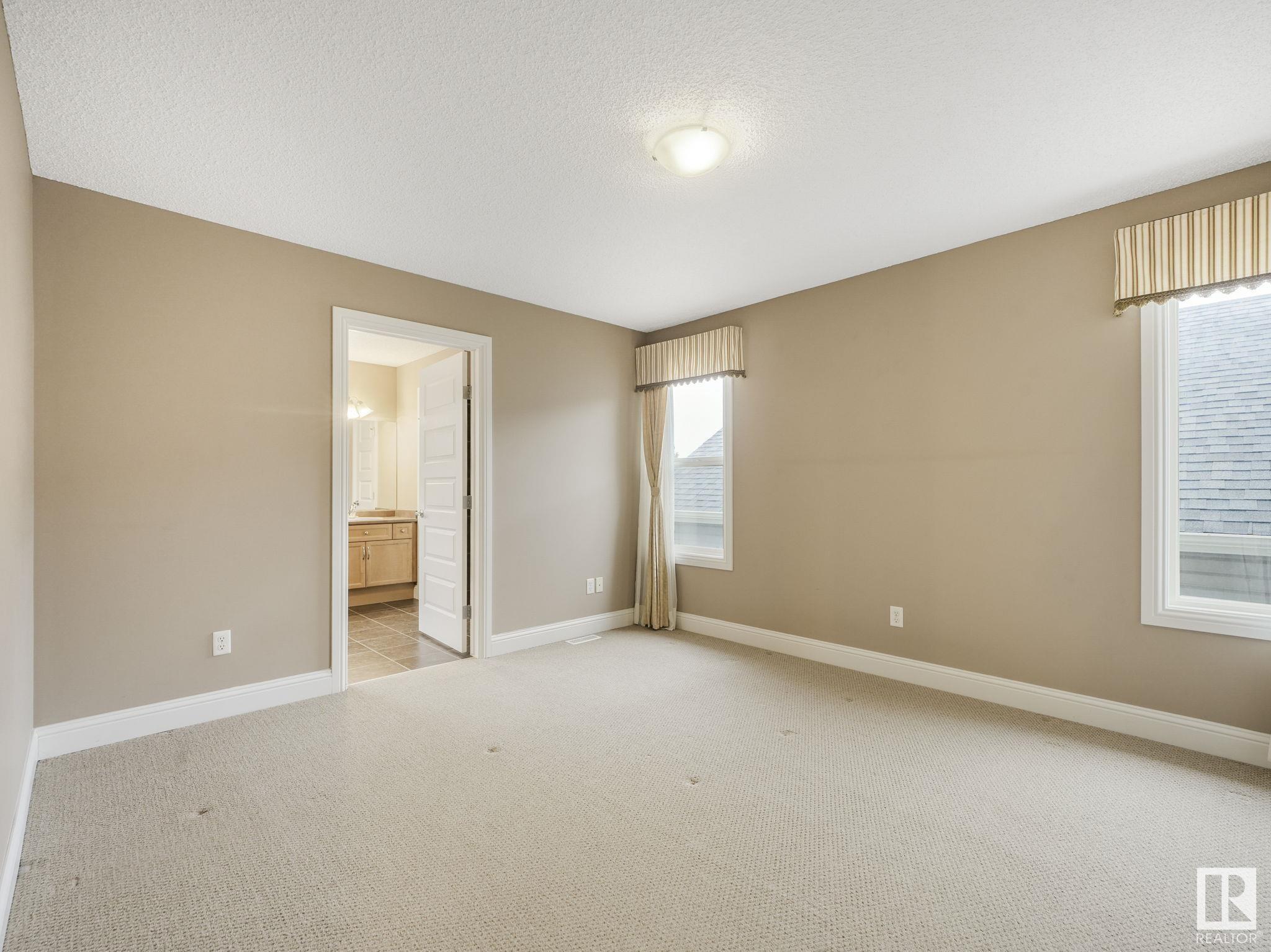 http://cdnparap120.paragonrels.com/ParagonImages/Property/p12/RAE/225350952/21/0/0/e9df1762c5c2e14522a0565d54aa4761/1/5633b9461bc59d537fc4ea3b9a44e8e7/225350952-909ea461-10f4-40e4-857f-7052f24353b5.JPG