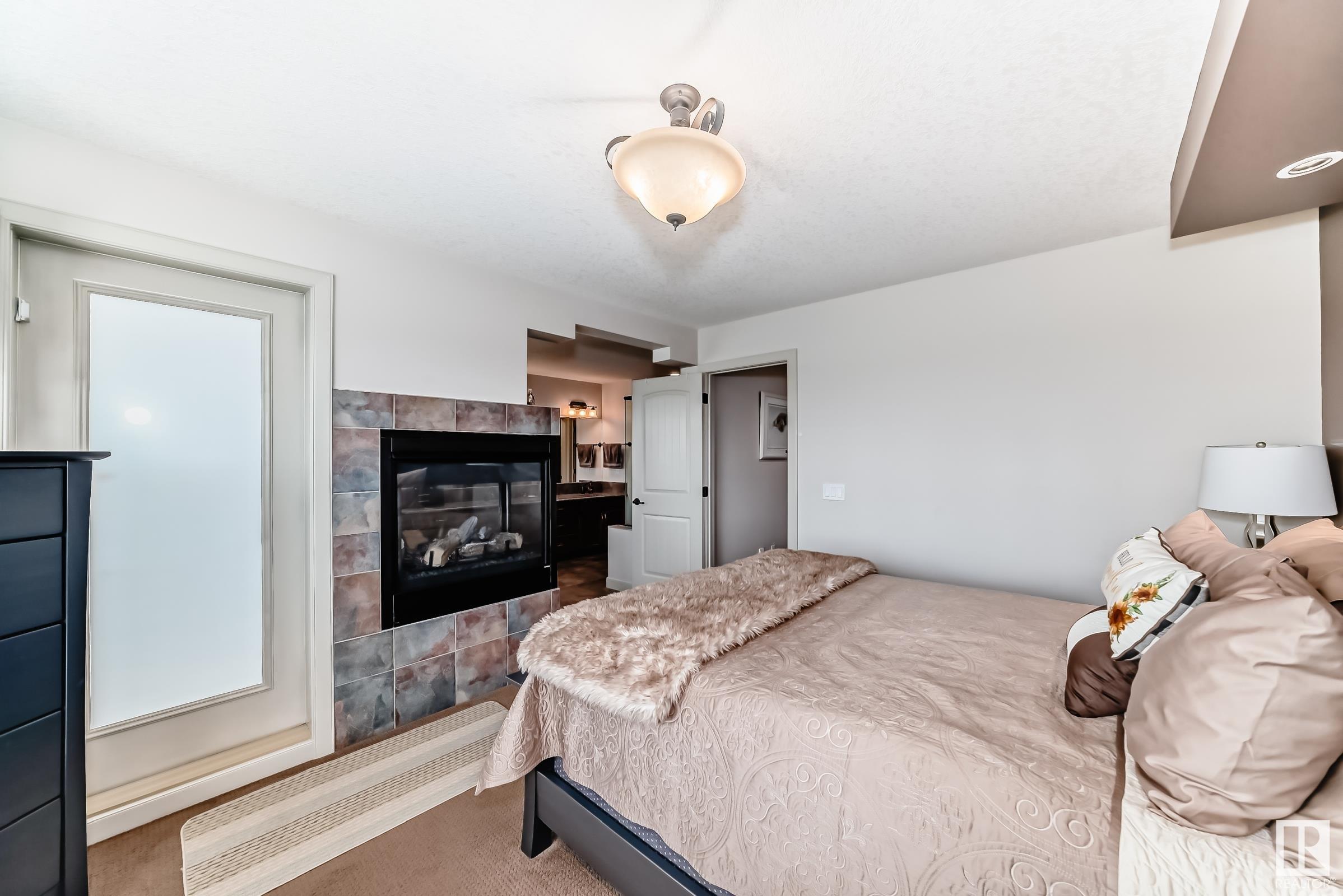 http://cdnparap120.paragonrels.com/ParagonImages/Property/p12/RAE/225350981/29/0/0/1b12b25cbe19293b537f75617d39d98c/1/da6e942a98379190eb34456f1b823da8/225350981-4b53b8ed-8c41-4bb7-ba7c-c19dd2119a28.JPG
