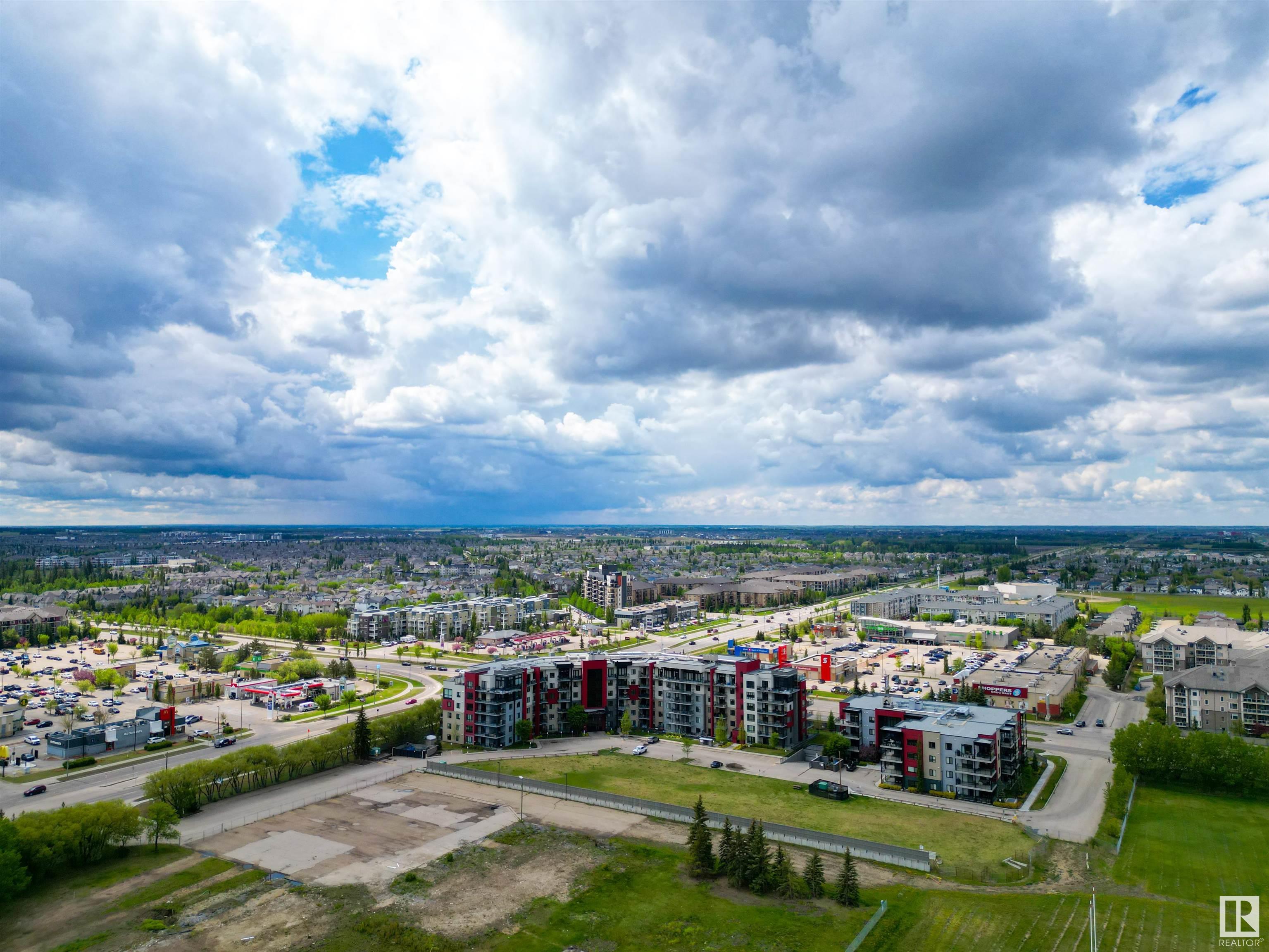 http://cdnparap120.paragonrels.com/ParagonImages/Property/p12/RAE/225350989/29/0/0/367e2e1df5f27f55a63c9847e3c46b3a/1/fcff6104ac57a9a85b2a4f17922f08da/225350989-5bb77064-4491-457d-895b-67cbaa2c532f.JPG