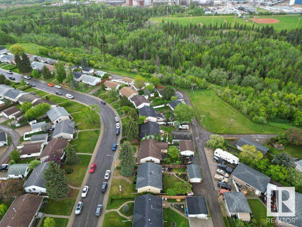 http://cdnparap120.paragonrels.com/ParagonImages/Property/p12/RAE/225351045/39/0/0/33915190bf9d540c2108ea479d48c347/1/e61e7ba083217fd32b45c76b25f8a1fd/225351045-09238d8b-9d52-4b7e-865b-cd247e37ce0b.JPG