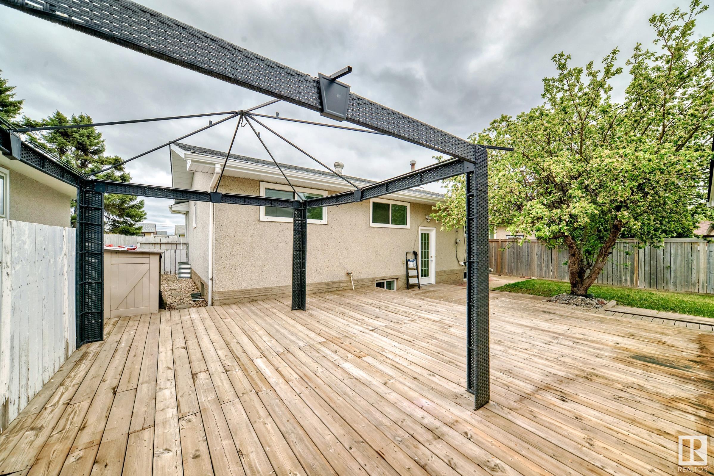 http://cdnparap120.paragonrels.com/ParagonImages/Property/p12/RAE/225351249/47/0/0/8ced32043486498c8fe7dc0c663a7f61/1/f67cb3135453b29971470015ba5d2497/225351249-9b1dec59-dba8-40c9-b20d-916a9bd65b59.JPG