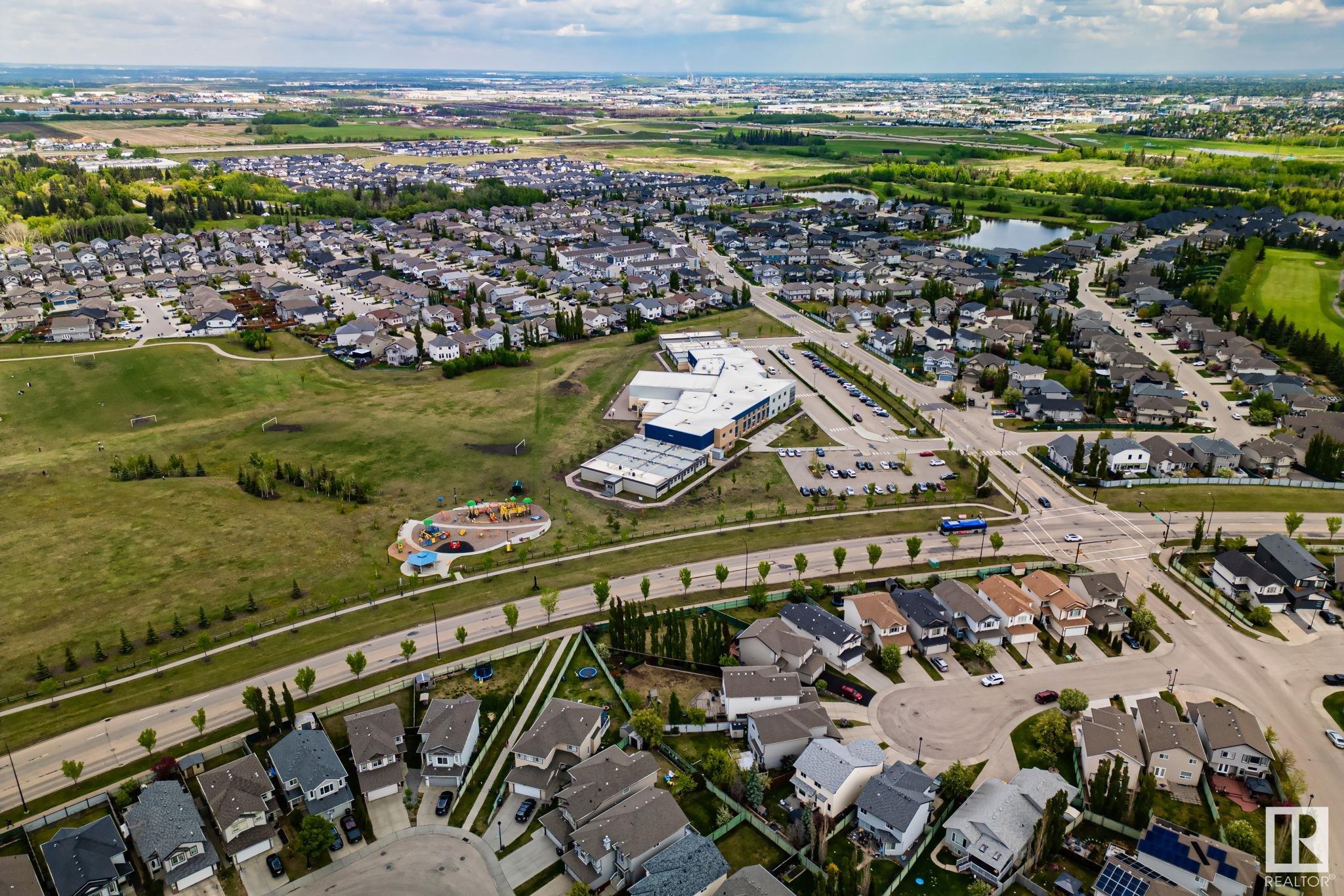 http://cdnparap120.paragonrels.com/ParagonImages/Property/p12/RAE/225351389/55/0/0/3dd4f11d4c208f4ed0ed3c24ae6c68dd/1/24cce278ab0c4d8221a118ac6aae1ad3/225351389-38050bc1-0122-4a9b-abe4-9c758a4ef7b3.JPG