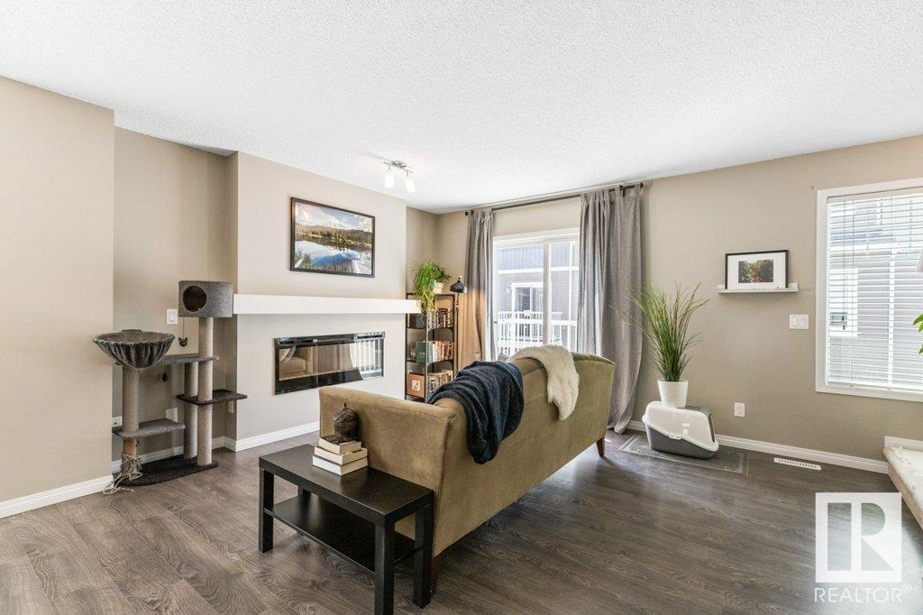 http://cdnparap120.paragonrels.com/ParagonImages/Property/p12/RAE/225351466/5/0/0/dc0ddda299cbc66c6ab0bf97d09ee215/1/18be30852a7005ec9e2a2c2a55cf99c1/225351466-edc44597-8797-482d-be3f-8da38a65c95a.JPG