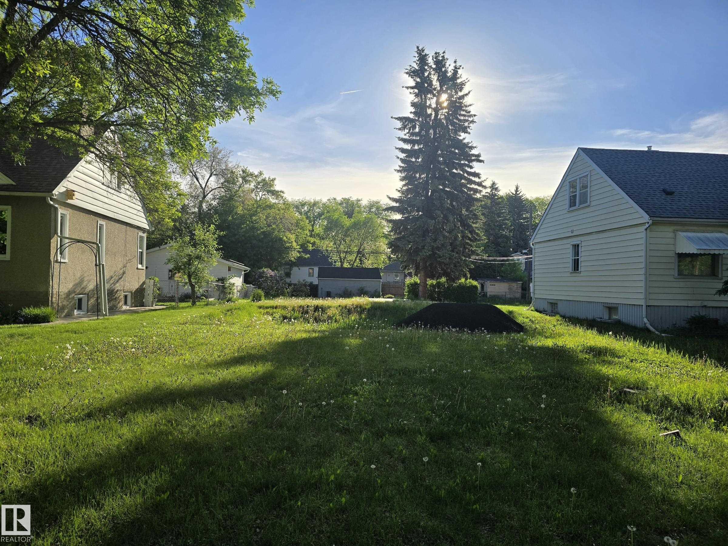 11645 St Albert Trail NW, Inglewood, Edmonton 