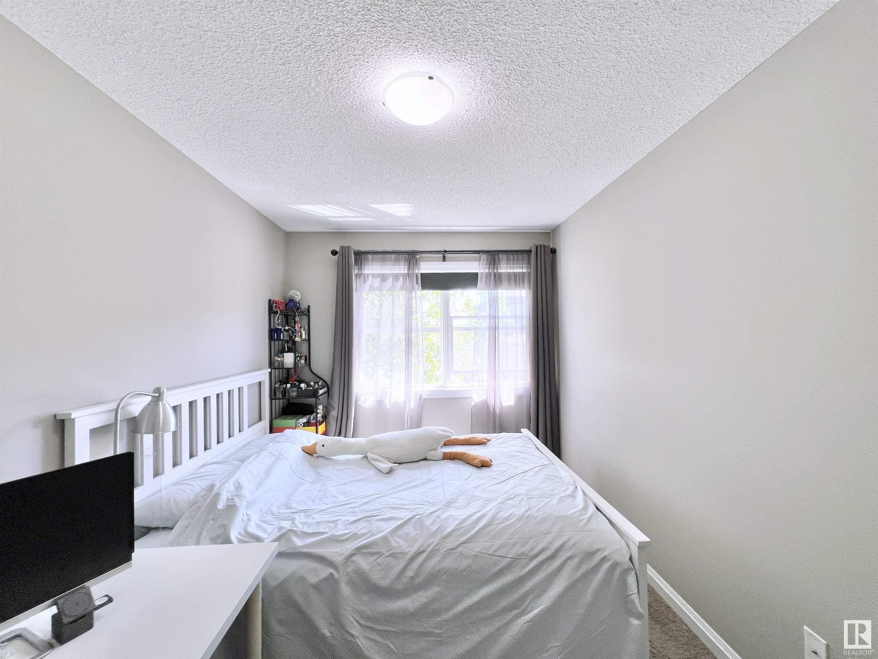 http://cdnparap120.paragonrels.com/ParagonImages/Property/p12/RAE/225352131/21/0/0/6d1838b0fef82f9100a18e55b4772583/1/16d286c736b0799a787b4eba62828c70/225352131-35a0043f-d318-4aab-a719-34282c4ce5fa.JPG