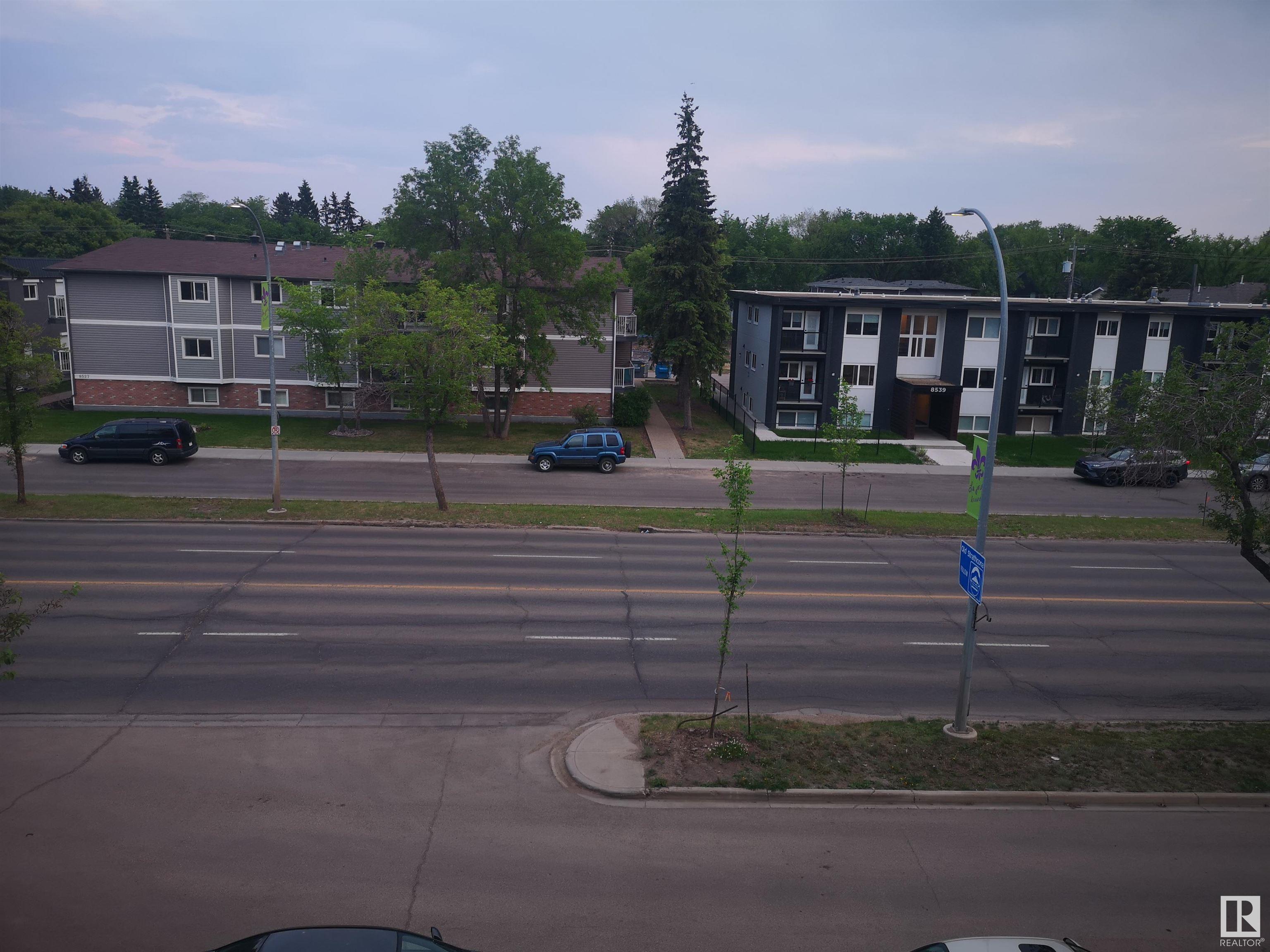 http://cdnparap120.paragonrels.com/ParagonImages/Property/p12/RAE/225352163/34/0/0/28b0f66283ed049c00e8c3c2527c86a9/1/24916a2b3c8d53176d2ed0a7a80f1dfb/225352163-ba7da95a-90e2-4dc2-853f-56e2c046ffda.JPG