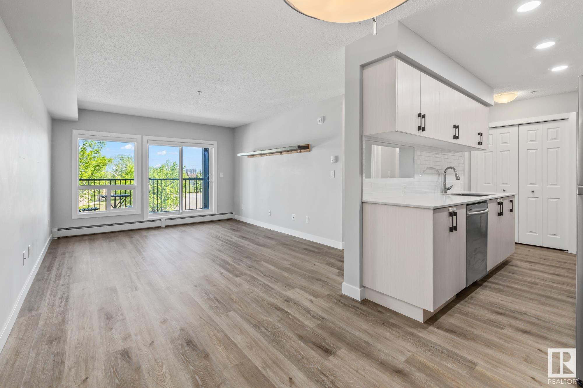 http://cdnparap120.paragonrels.com/ParagonImages/Property/p12/RAE/225352216/11/0/0/b2920189e247f53b5d6bb8a60872cd8c/1/1062464ce8561cd7fda3d30445392389/225352216-a3f26167-4e31-4173-ab90-a4a3306d0d4d.JPG