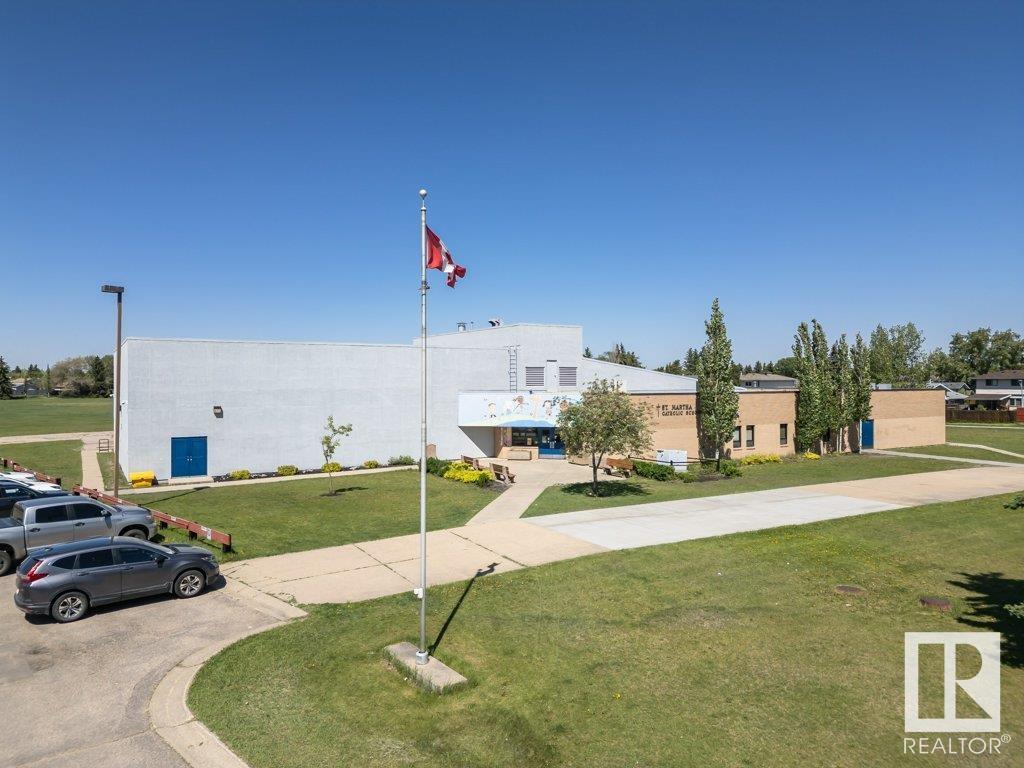 http://cdnparap120.paragonrels.com/ParagonImages/Property/p12/RAE/225352273/50/0/0/35686b92275d737215cbc3d2f657294b/1/6b98e38bb1927c25d740b03b73693d6d/225352273-afa9acba-f2db-4f68-a340-52f3ed8ab8e4.JPG