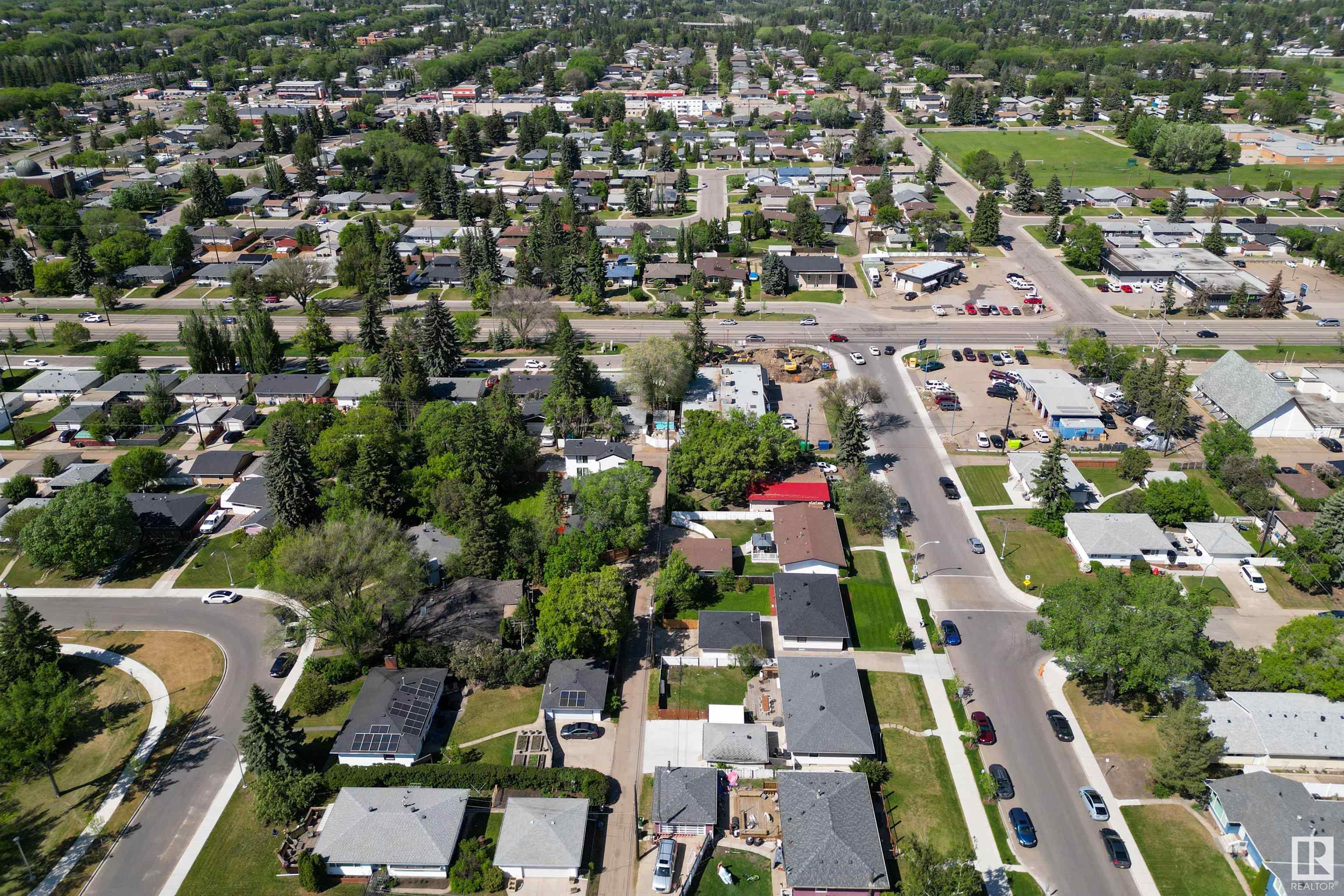 http://cdnparap120.paragonrels.com/ParagonImages/Property/p12/RAE/225352318/44/0/0/0ed8170c98630b3081d7a04405b1e30a/1/c886d338575f60dcadc93aef4147caae/225352318-c5cb9188-8d23-48fe-809b-4cf2e653076c.JPG