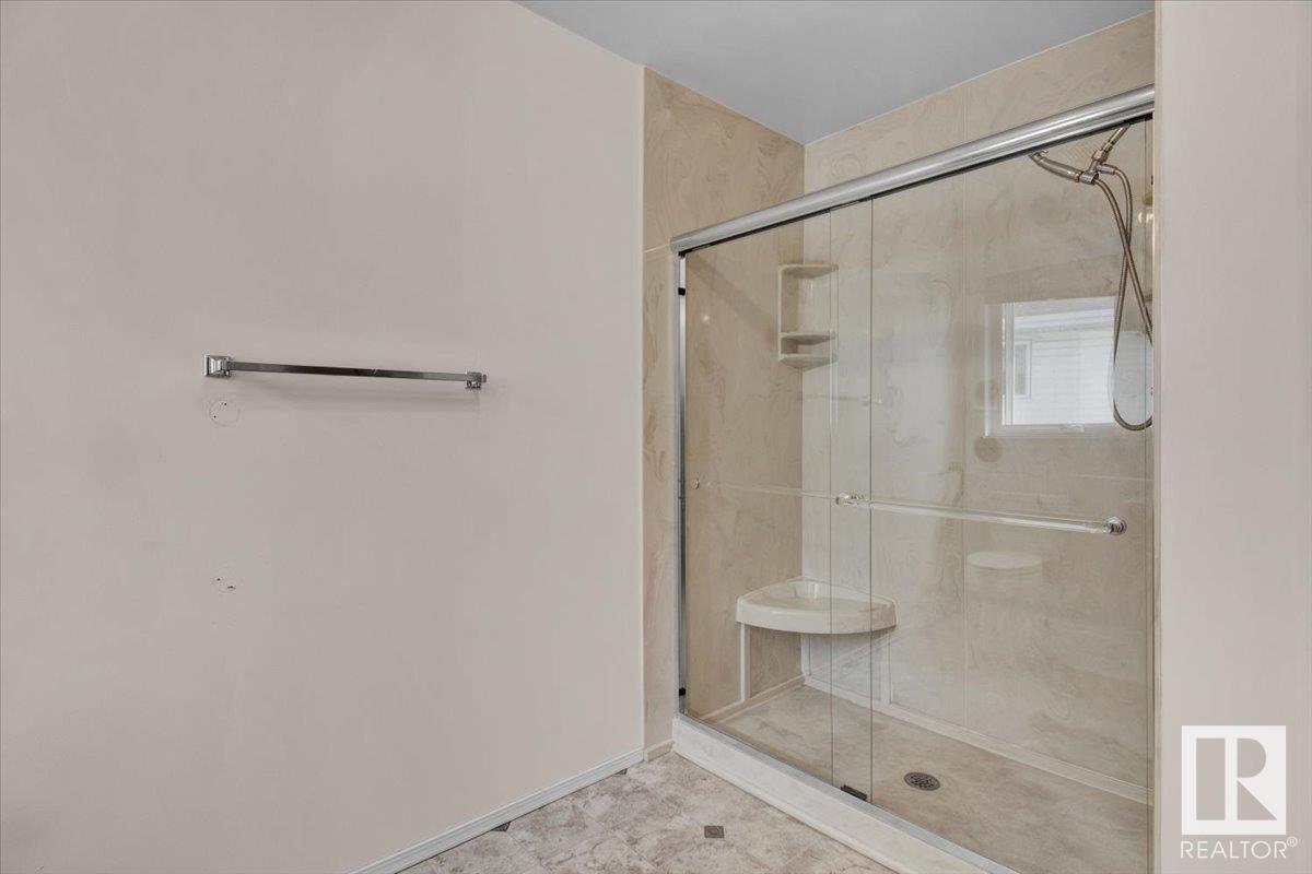 http://cdnparap120.paragonrels.com/ParagonImages/Property/p12/RAE/225352911/28/0/0/2bf2db09f125df29cd00286cf8aef6b9/1/b67ee94a58e6301d9869a8bf5d5630d7/225352911-e3671900-4d32-456d-8533-597248b1bfdf.JPG