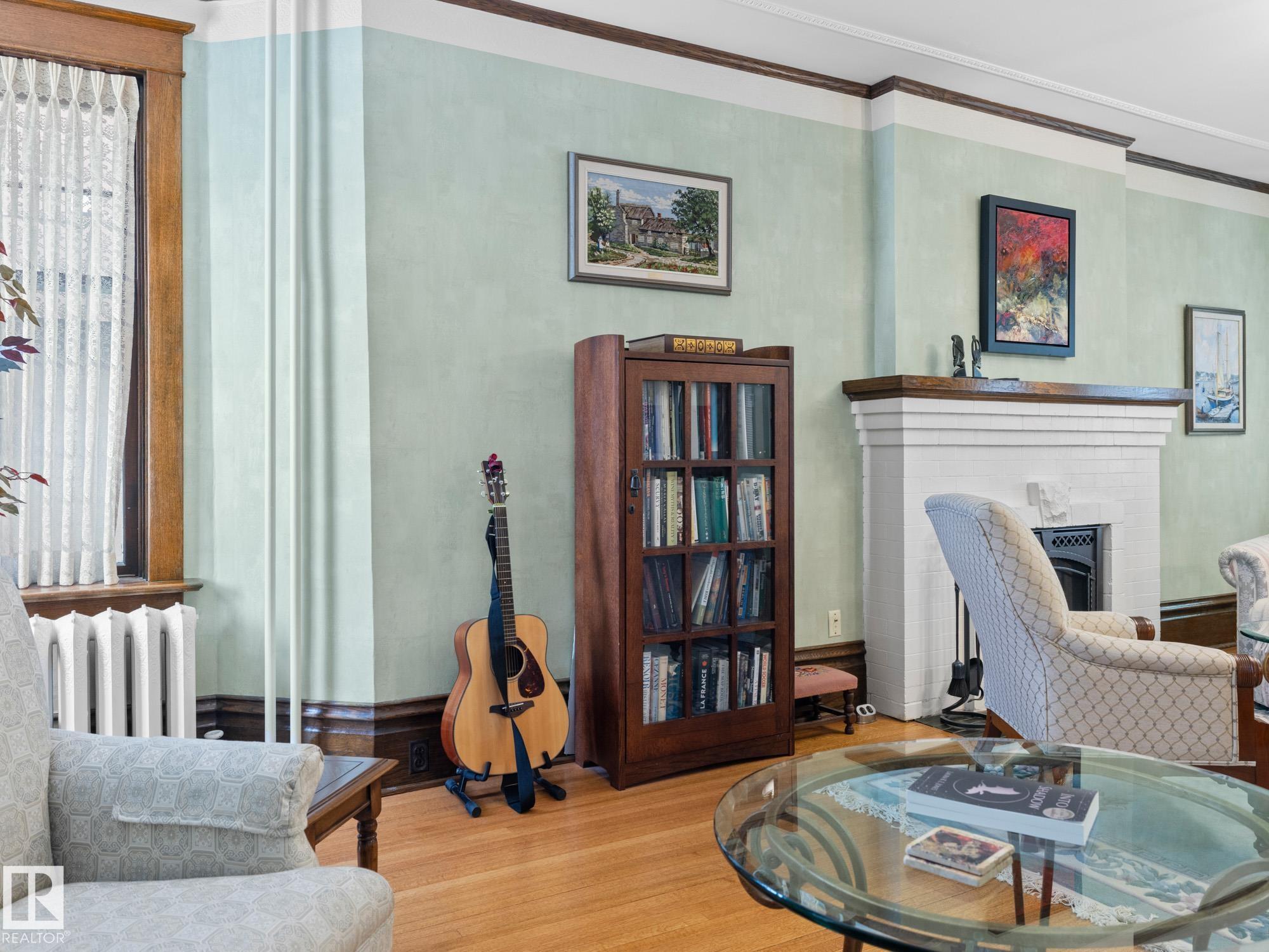 Photo 11 at 10317 Villa Avenue NW, Westmount, Edmonton