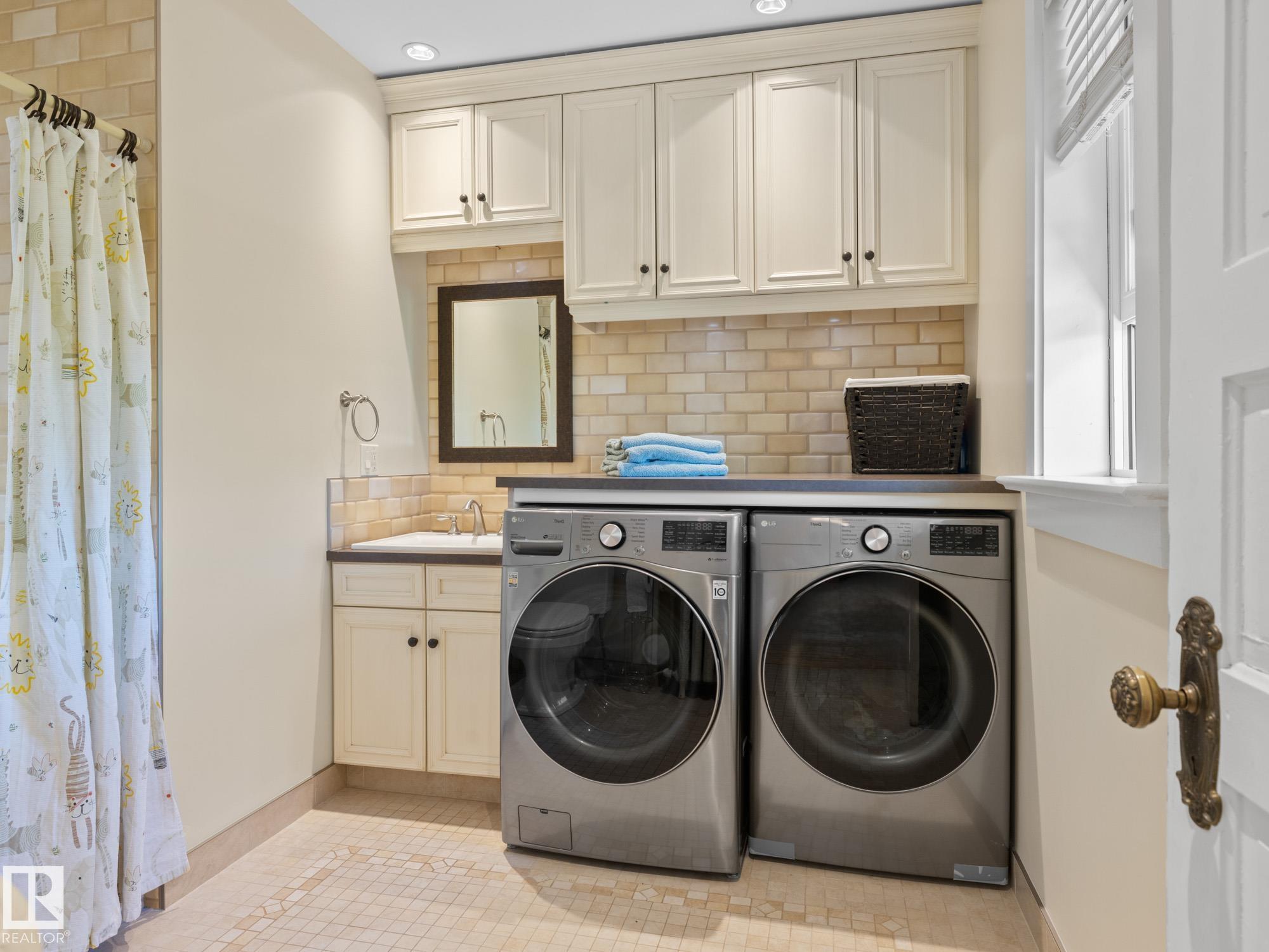 Photo 32 at 10317 Villa Avenue NW, Westmount, Edmonton