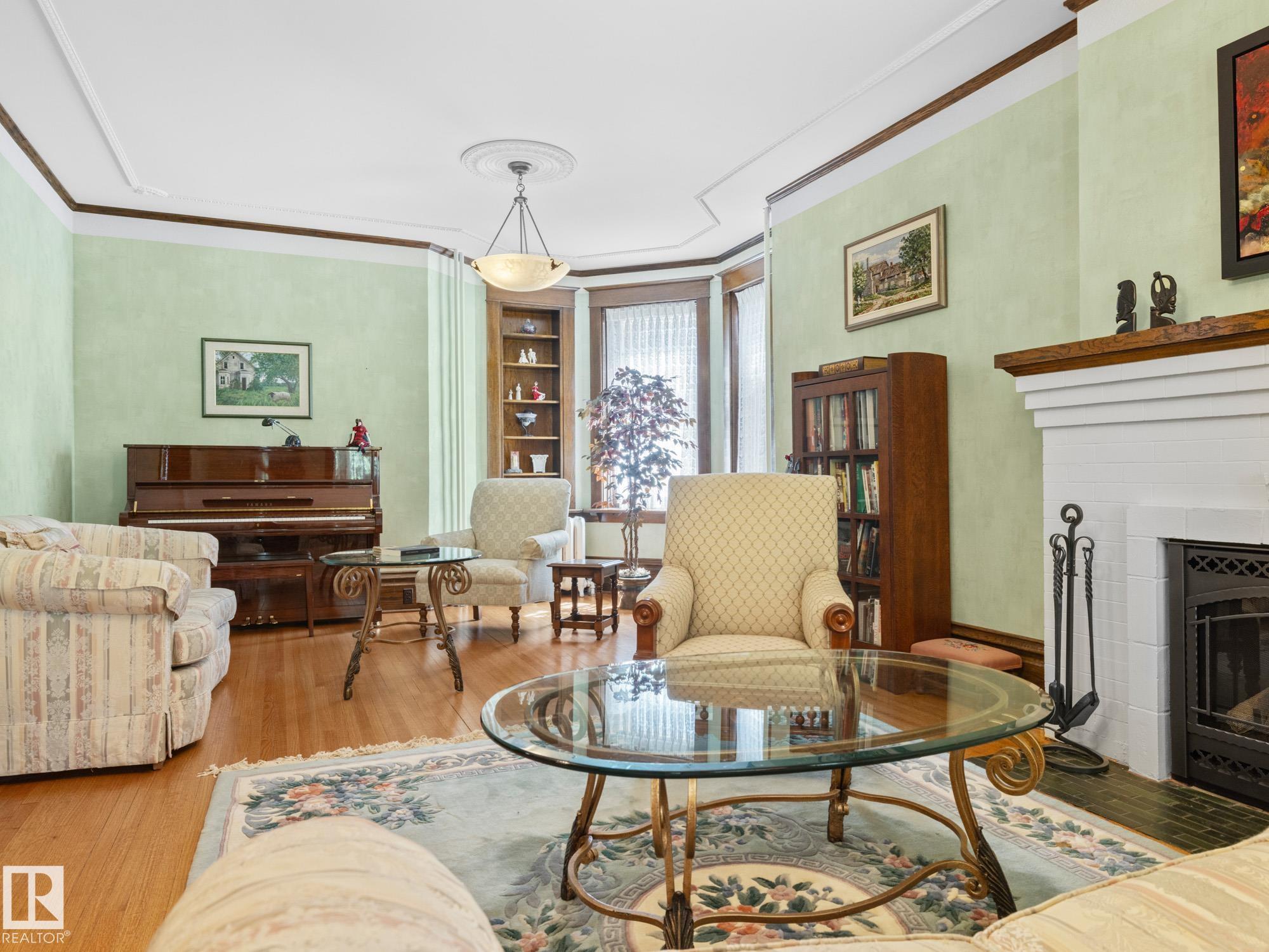 Photo 9 at 10317 Villa Avenue NW, Westmount, Edmonton