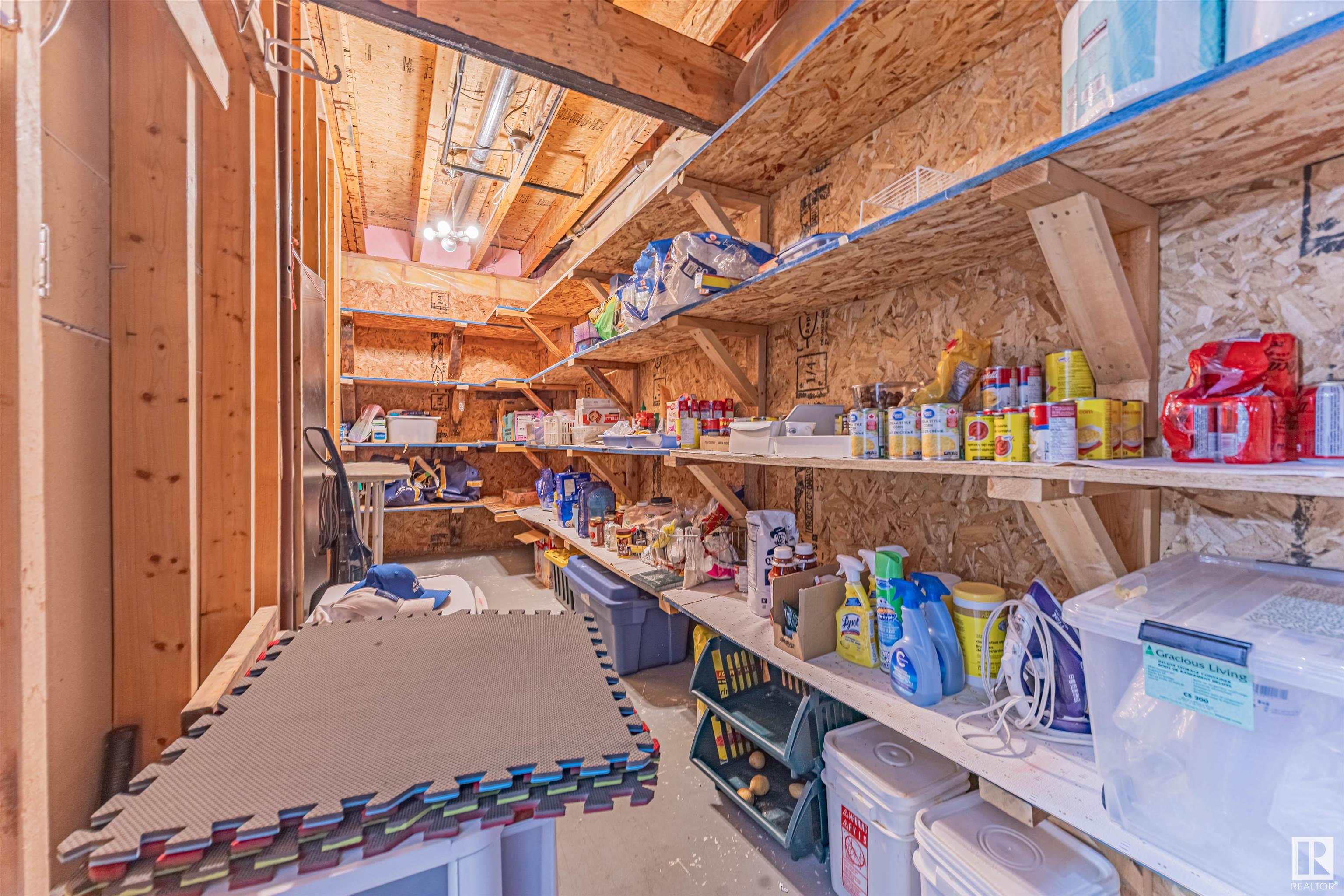 http://cdnparap120.paragonrels.com/ParagonImages/Property/p12/RAE/225353218/38/0/0/f7663a46a08e124bd6d908ef5cf42301/1/55862cfea2b6d2bf3b25d0f8a7312dc3/225353218-fe3d959e-d9de-43b0-a475-51b685f23026.JPG