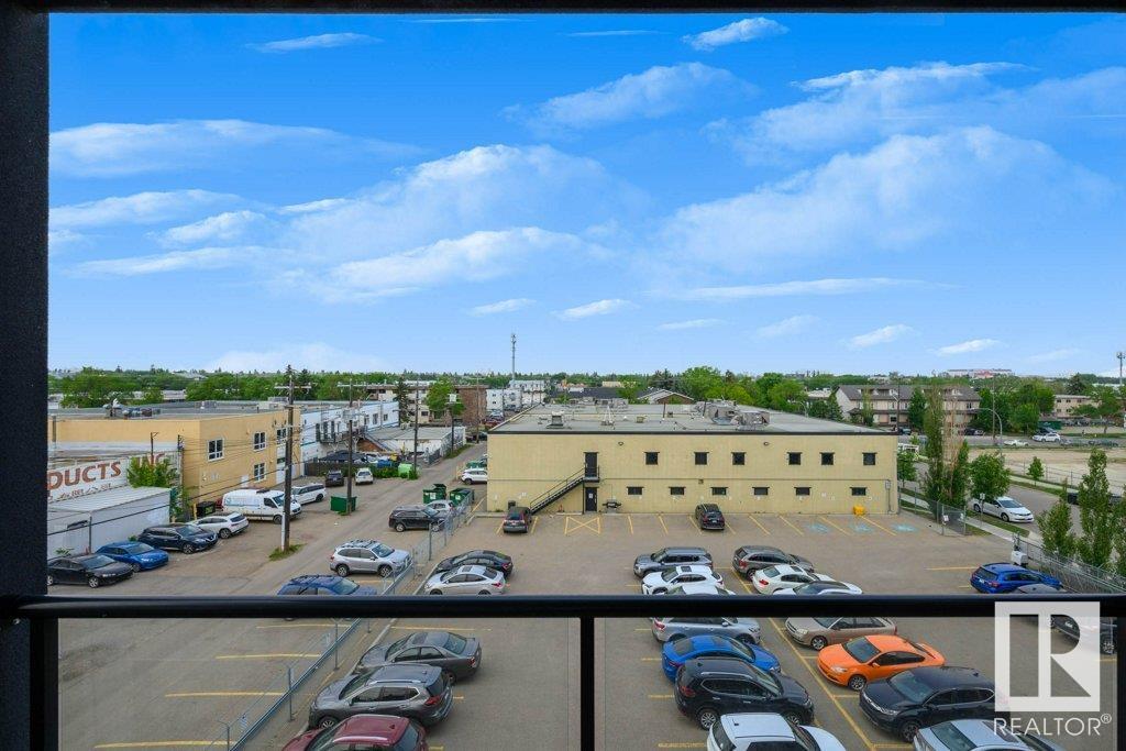 http://cdnparap120.paragonrels.com/ParagonImages/Property/p12/RAE/225353816/43/0/0/c7c8e76f32a1303dfe356c32f418369d/1/ee6ba0f7e03b5f825a1793b9ea0f5268/225353816-54d7ffe4-2dce-41aa-84a8-2b7c60b6728a.JPG