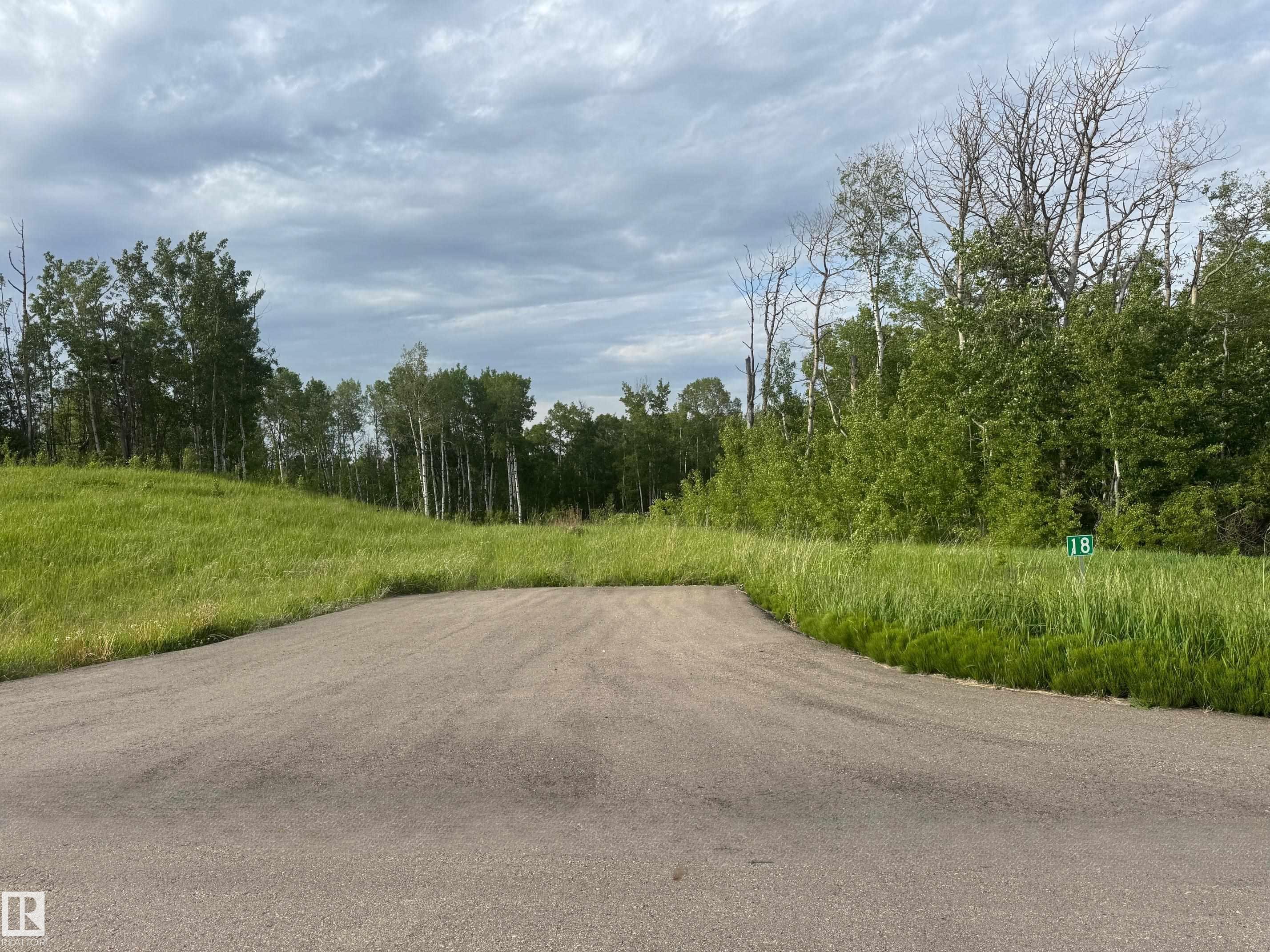 Photo 2 at 18 - 53214 Rge Road 13, Leeward Estates, Rural Parkland County