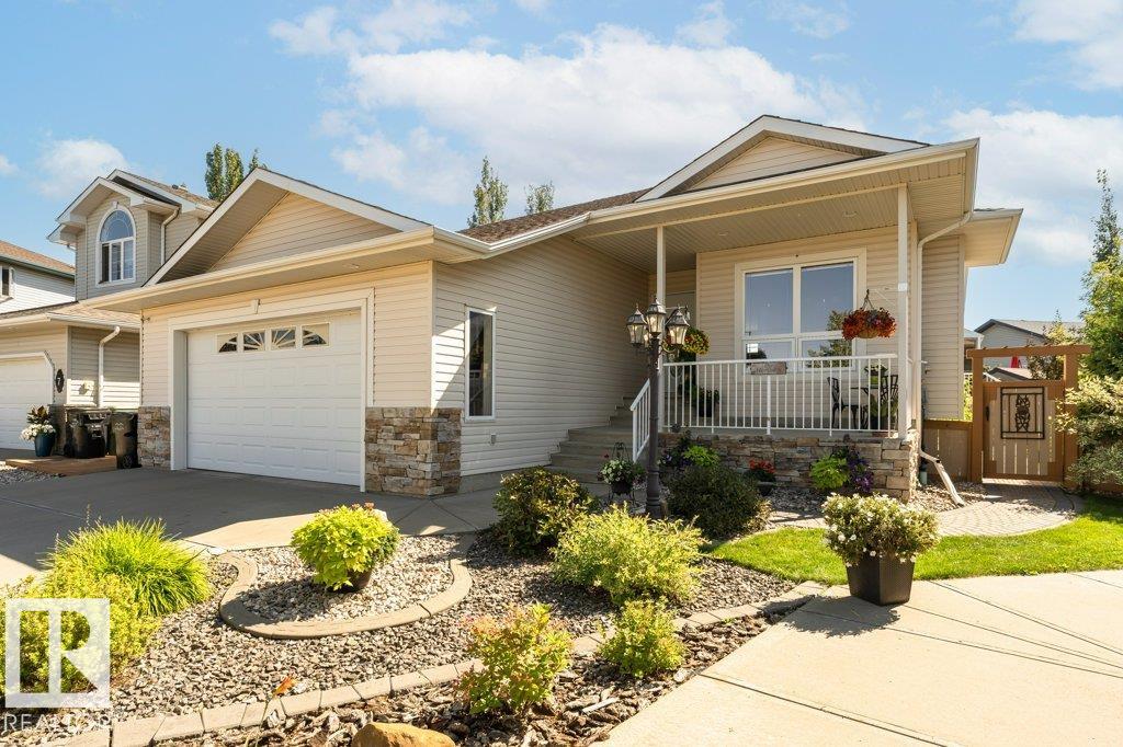 Photo 2 at 6 Woods Court, Windrose, Leduc