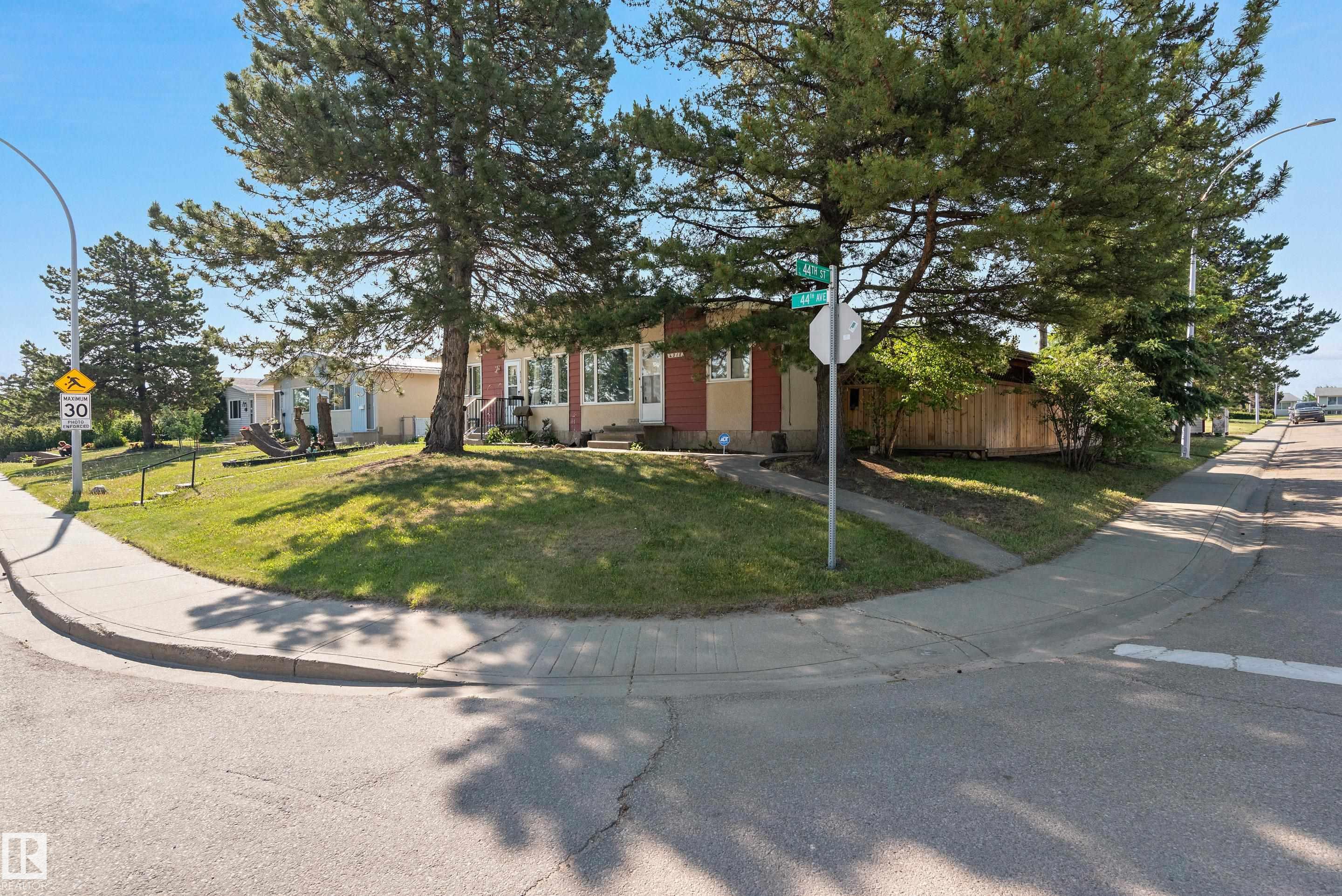 Photo 2 at 4318 44 Avenue, Meridian Heights, Stony Plain