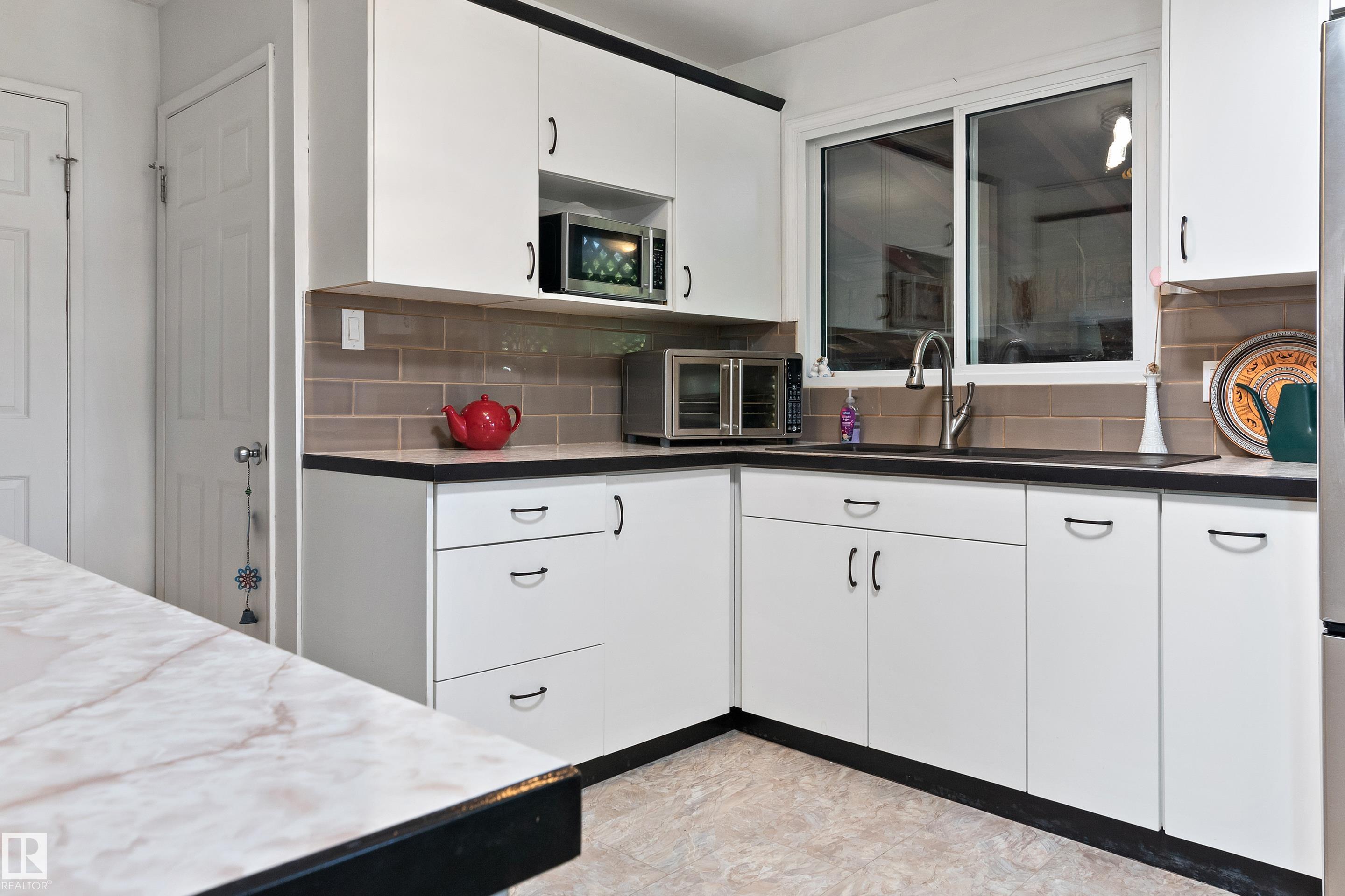Photo 11 at 4318 44 Avenue, Meridian Heights, Stony Plain