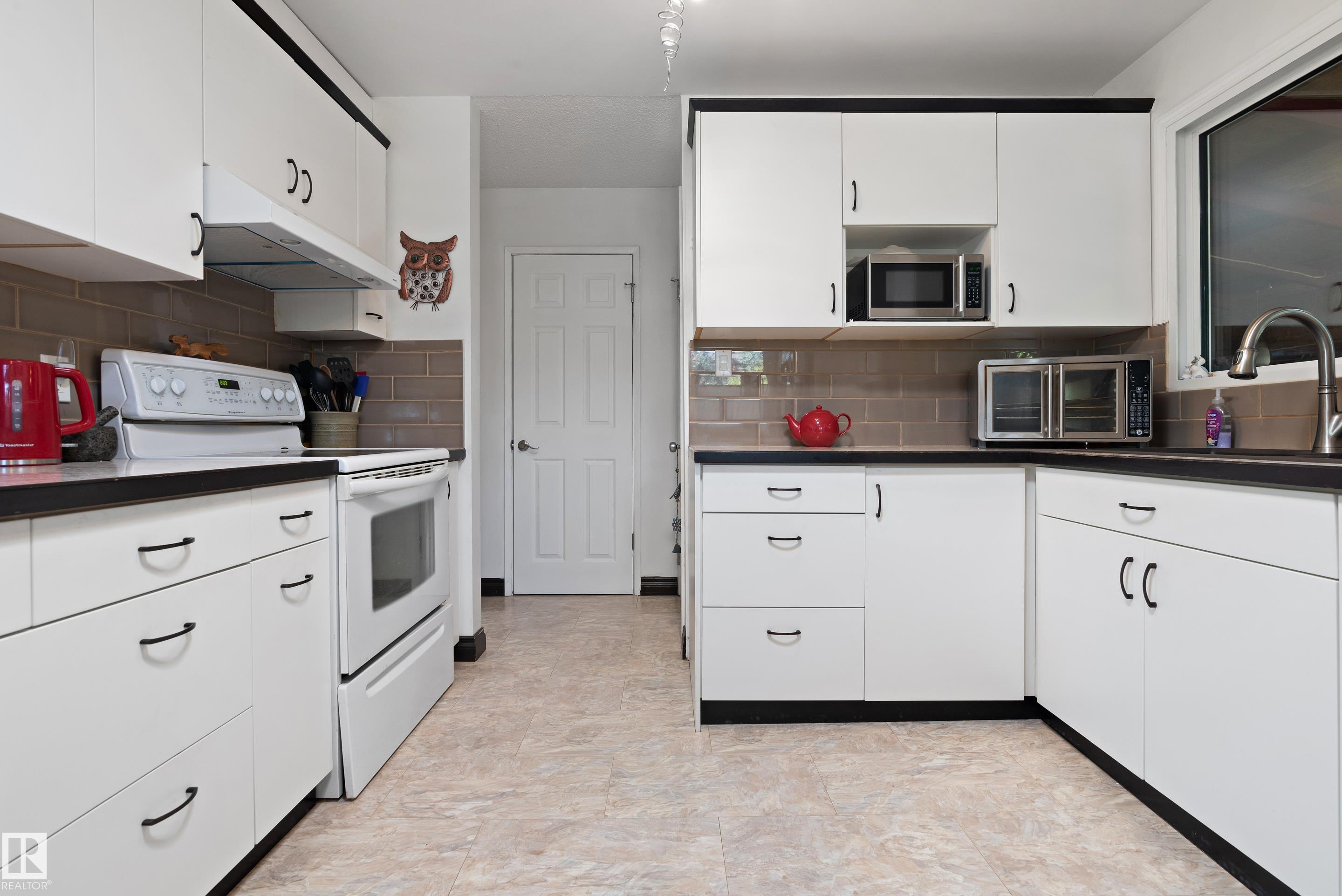 Photo 10 at 4318 44 Avenue, Meridian Heights, Stony Plain