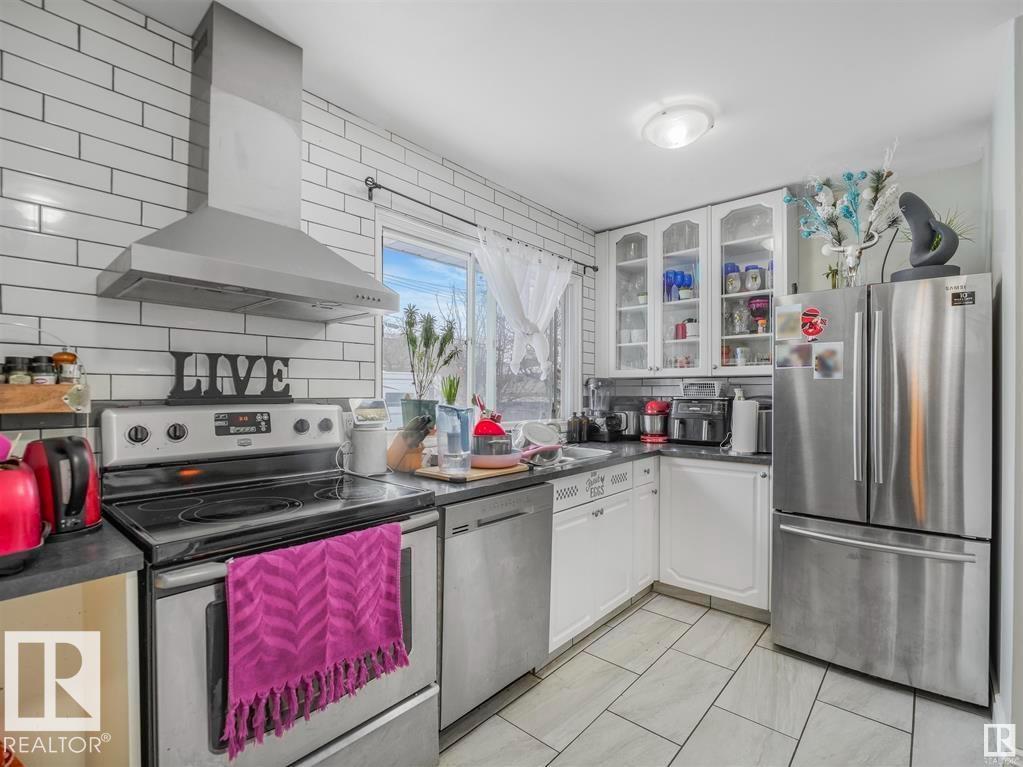 Photo 4 at 9524 129a Avenue NW, Killarney, Edmonton