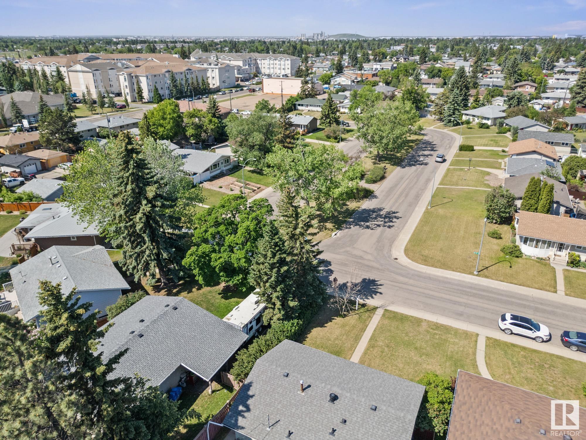 http://cdnparap120.paragonrels.com/ParagonImages/Property/p12/RAE/225354470/2/0/0/1f6a765f1c5579e84205753e7c5be239/1/cdf7c4bc7b37a61bbefa21b07fbc5451/225354470-ea0bf30d-e502-45a7-90ac-2ece627afc70.JPG