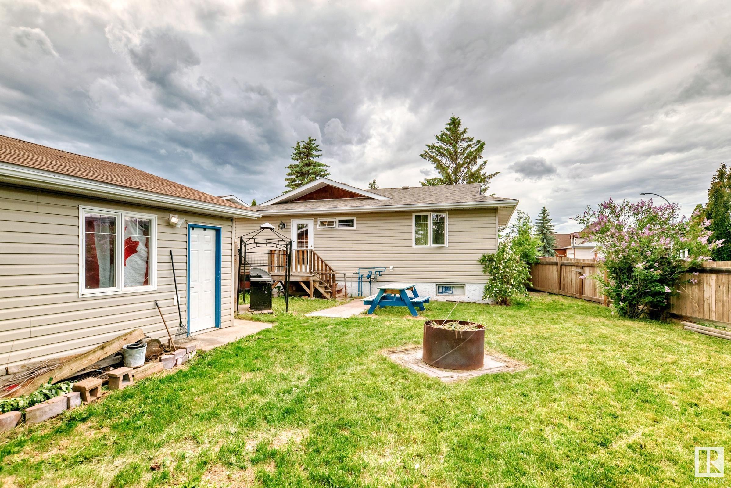 http://cdnparap120.paragonrels.com/ParagonImages/Property/p12/RAE/225354503/45/0/0/fdf34272e4c312bac748d620096d2c54/1/3105d3f2d5fcea45ba7087fe139758eb/225354503-b862d77e-5c7e-4246-9081-2cefdd35fafc.JPG