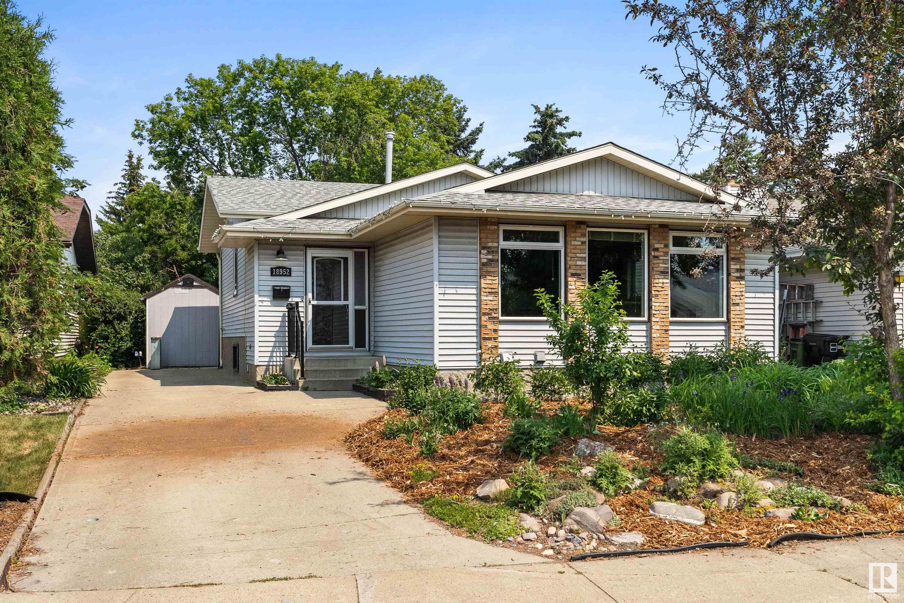 18952 82 Avenue NW, Aldergrove, Edmonton 