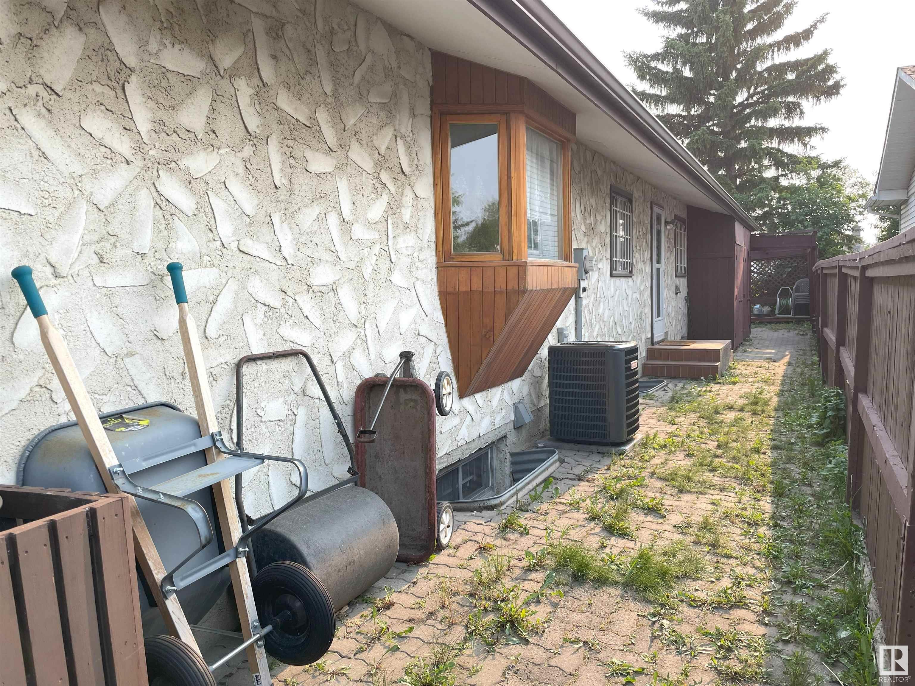 http://cdnparap120.paragonrels.com/ParagonImages/Property/p12/RAE/225354975/36/0/0/1944e61239b8994220b962dc8c5849c5/1/5643aa1ec3ca40d0367aa7d9028c75c3/225354975-8d4899ca-e2ab-479d-a423-1b899ae5b0fa.JPG