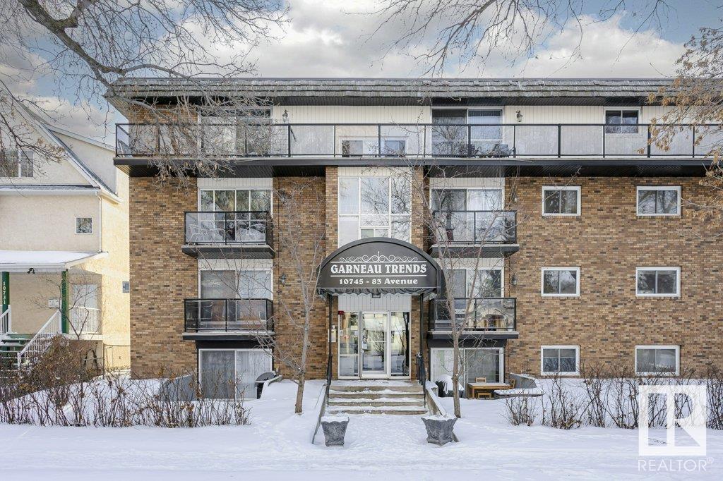 http://cdnparap120.paragonrels.com/ParagonImages/Property/p12/RAE/225355091/29/0/0/cd94c349fa3130adb69c448f0a818865/1/90d8371c8a7c3fb6a53b11f70e467113/225355091-08B1CD3E-853D-43A0-A453-7814F8251A42.JPG