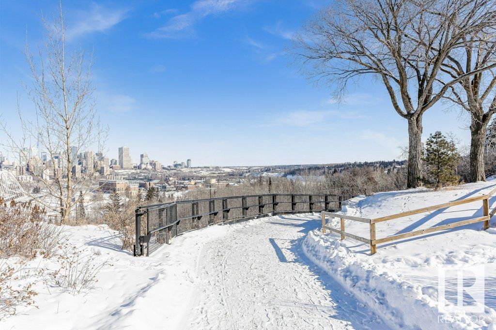 http://cdnparap120.paragonrels.com/ParagonImages/Property/p12/RAE/225355091/39/0/0/70a338c8299c55a989651f9c76eb156c/1/90d8371c8a7c3fb6a53b11f70e467113/225355091-67BCF623-2A6C-409D-8CF7-D751A9DBE7B2.JPG