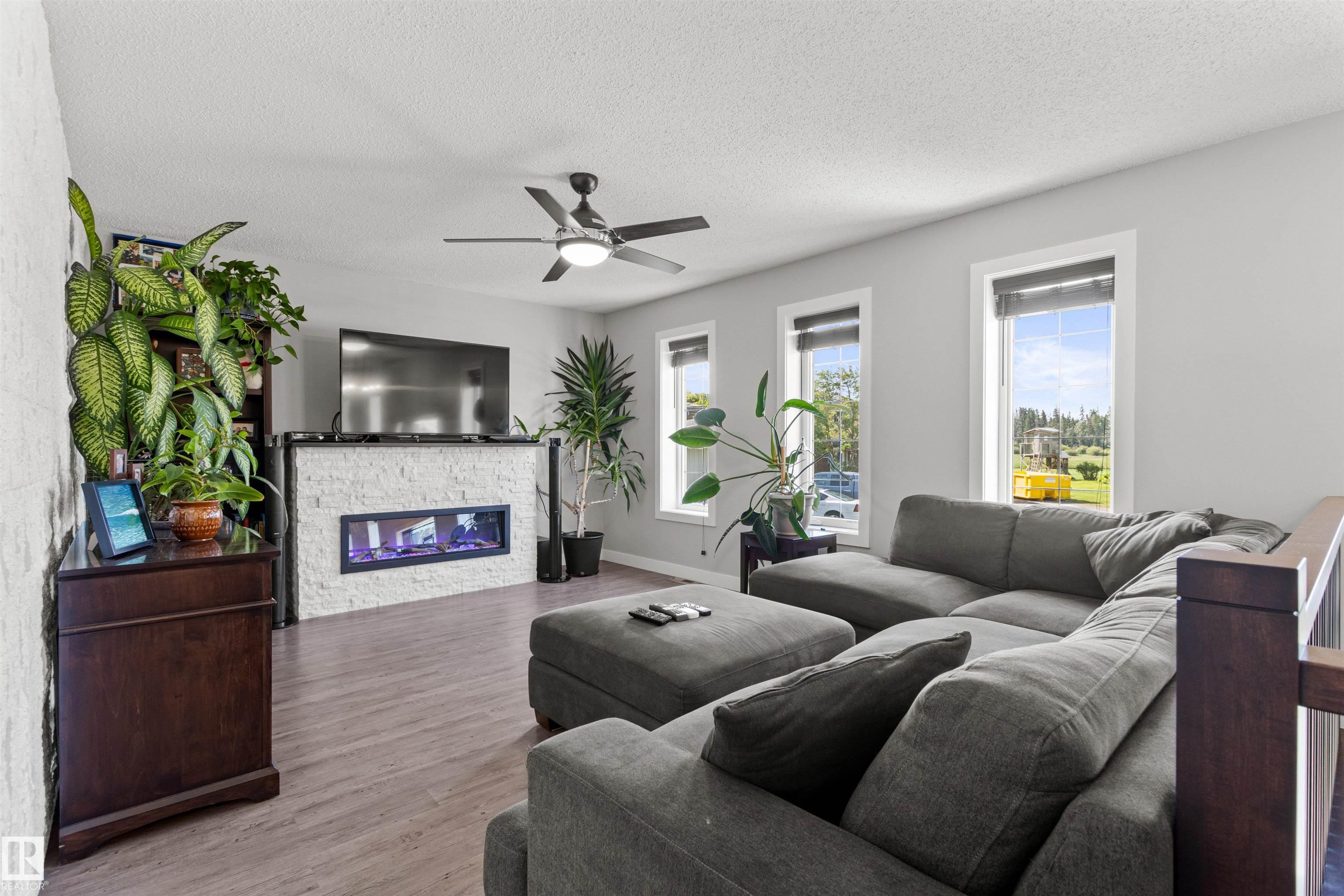 Photo 4 at 63 Glenwood Crescent, Glens The, Stony Plain