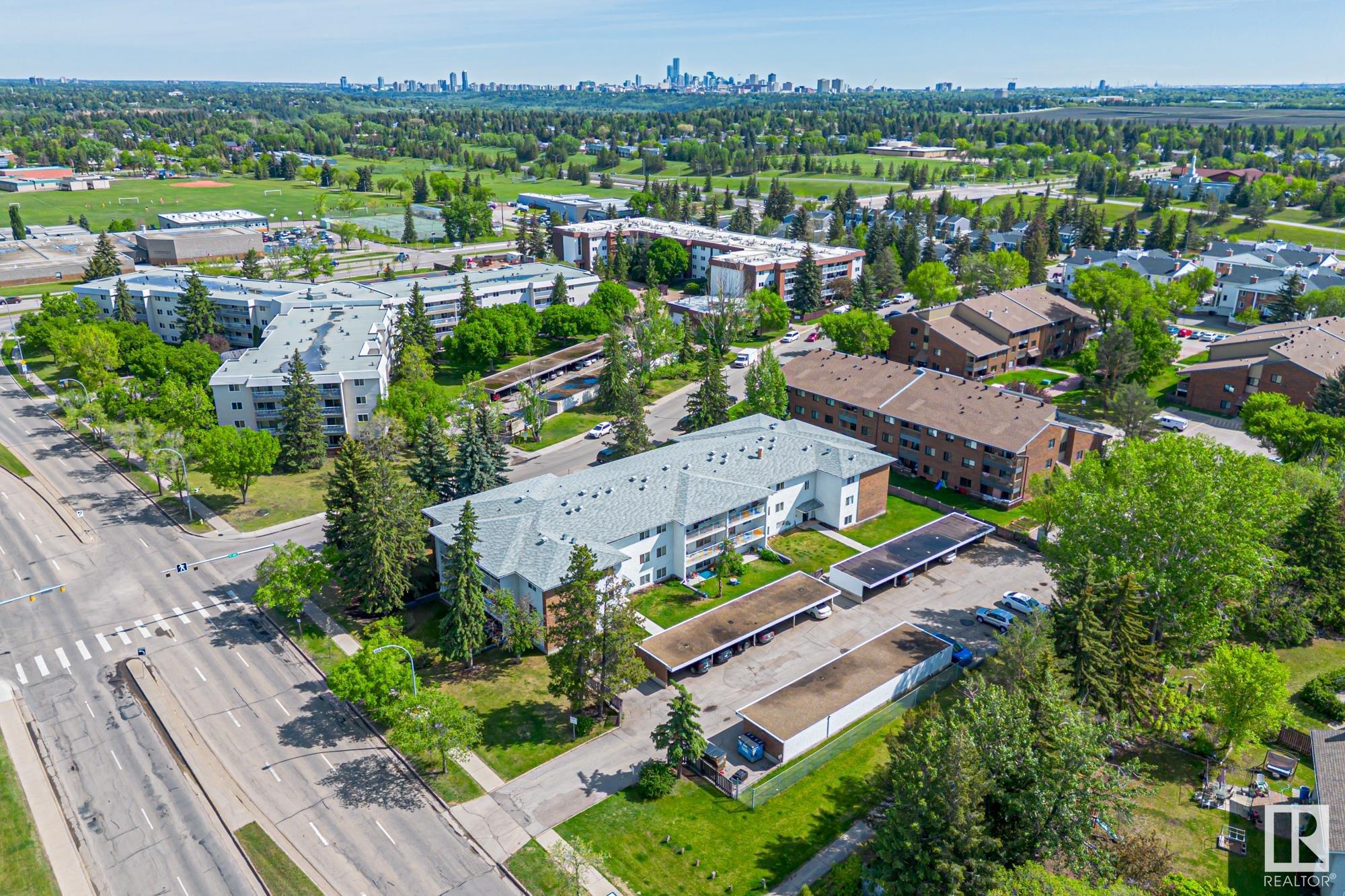 http://cdnparap120.paragonrels.com/ParagonImages/Property/p12/RAE/225355900/31/0/0/9f3f7d58a538c0db97b76cbc026549da/1/3b5bdc029bd917a951c9ef7b9edb82ac/225355900-32272ede-9d7a-4392-ae97-608679beec54.JPG