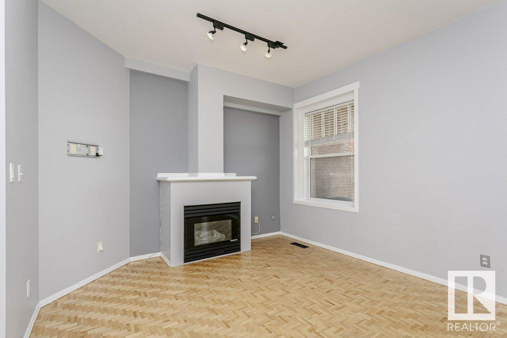 http://cdnparap120.paragonrels.com/ParagonImages/Property/p12/RAE/225356279/10/0/0/db88ed50f0cfb566d27b7136b0028438/1/dbda333ffa60ac7d4c5ccf85ec15fe0c/225356279-a68170be-1fd7-42b3-b539-409466f2d999.JPG