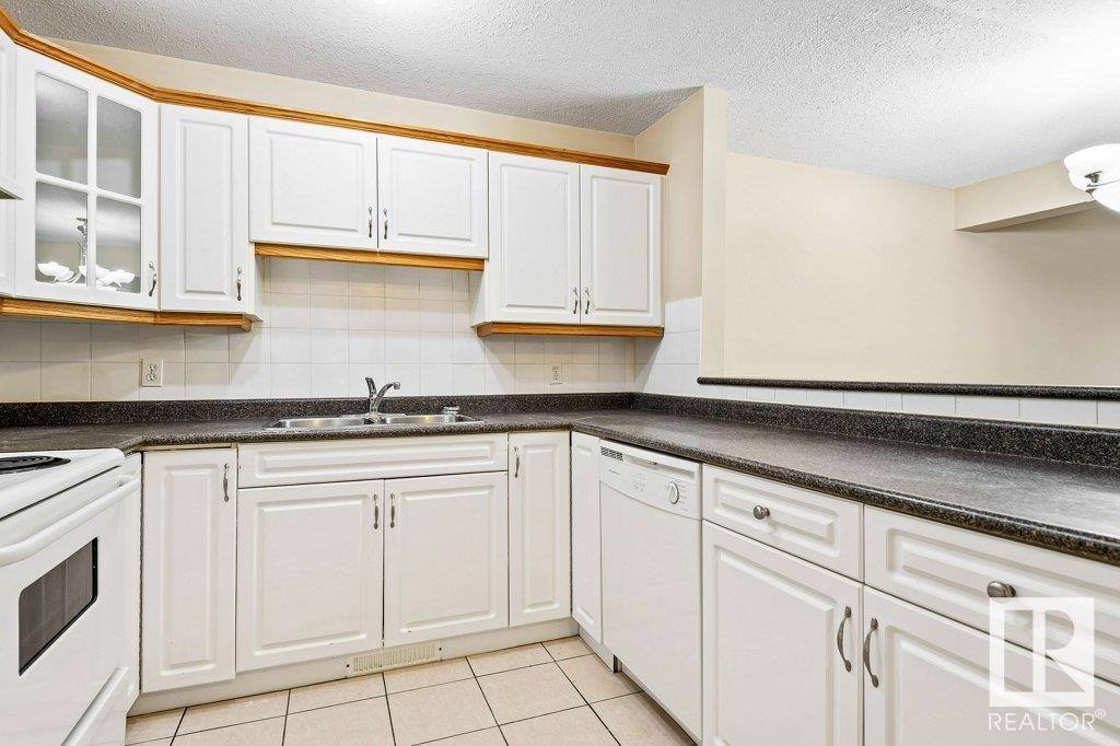 http://cdnparap120.paragonrels.com/ParagonImages/Property/p12/RAE/225356319/12/0/0/e4a3e5ff0f1644184b933d0d276811cb/1/fe8de244b0a3e0d80518728aa3c38a1f/225356319-fdd2ada6-7a77-401e-b338-97be1e0f7835.JPG