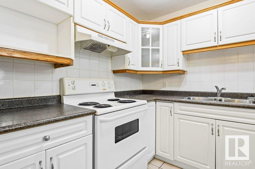 http://cdnparap120.paragonrels.com/ParagonImages/Property/p12/RAE/225356319/13/0/0/f8b3ed040327f3107299d608806e95dd/1/fe8de244b0a3e0d80518728aa3c38a1f/225356319-170c8a53-fa74-4d1f-bb77-5b7944d76016.JPG