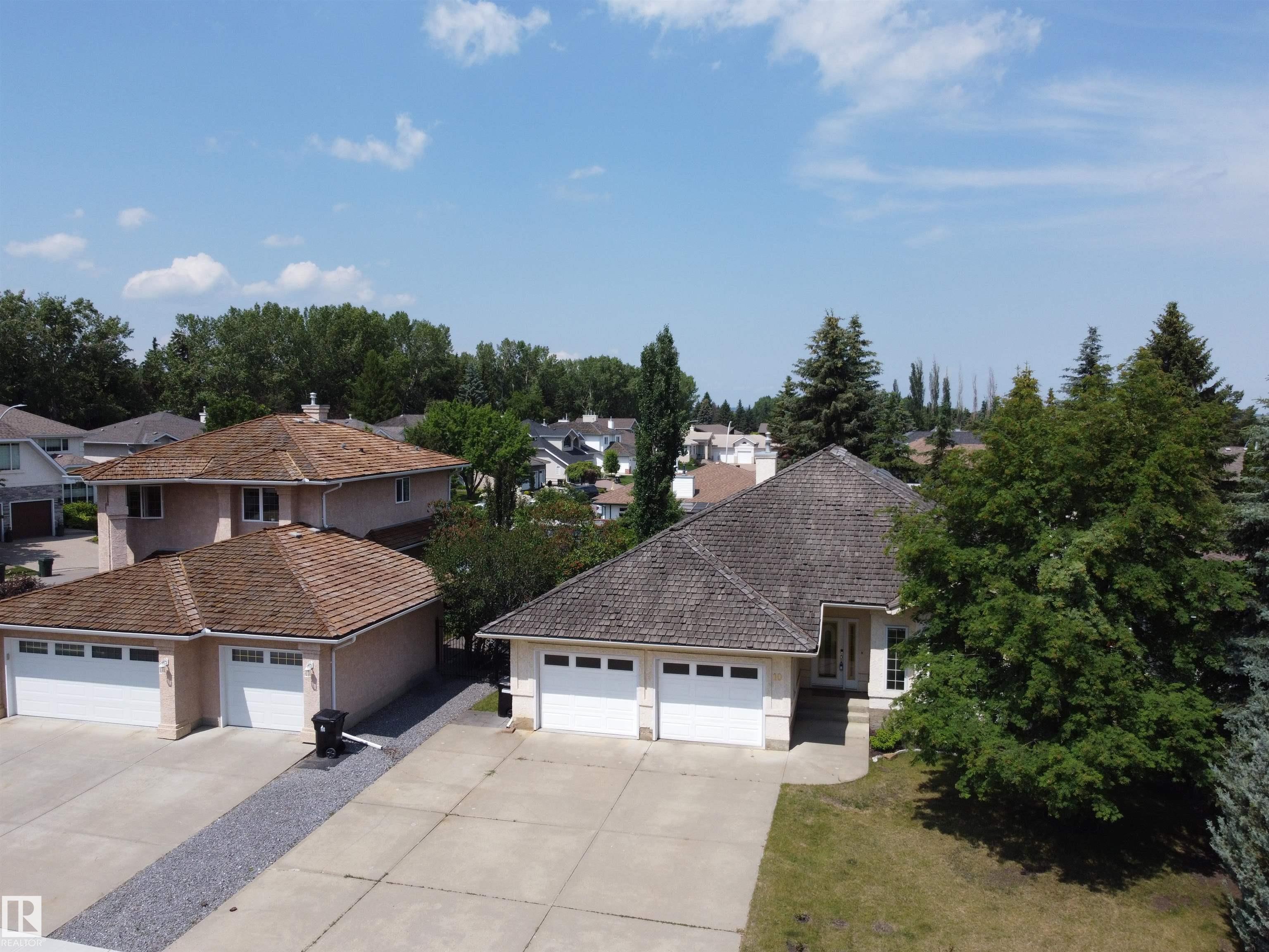 Photo 2 at 10 Stoneshire Manor, Stoneshire, Spruce Grove