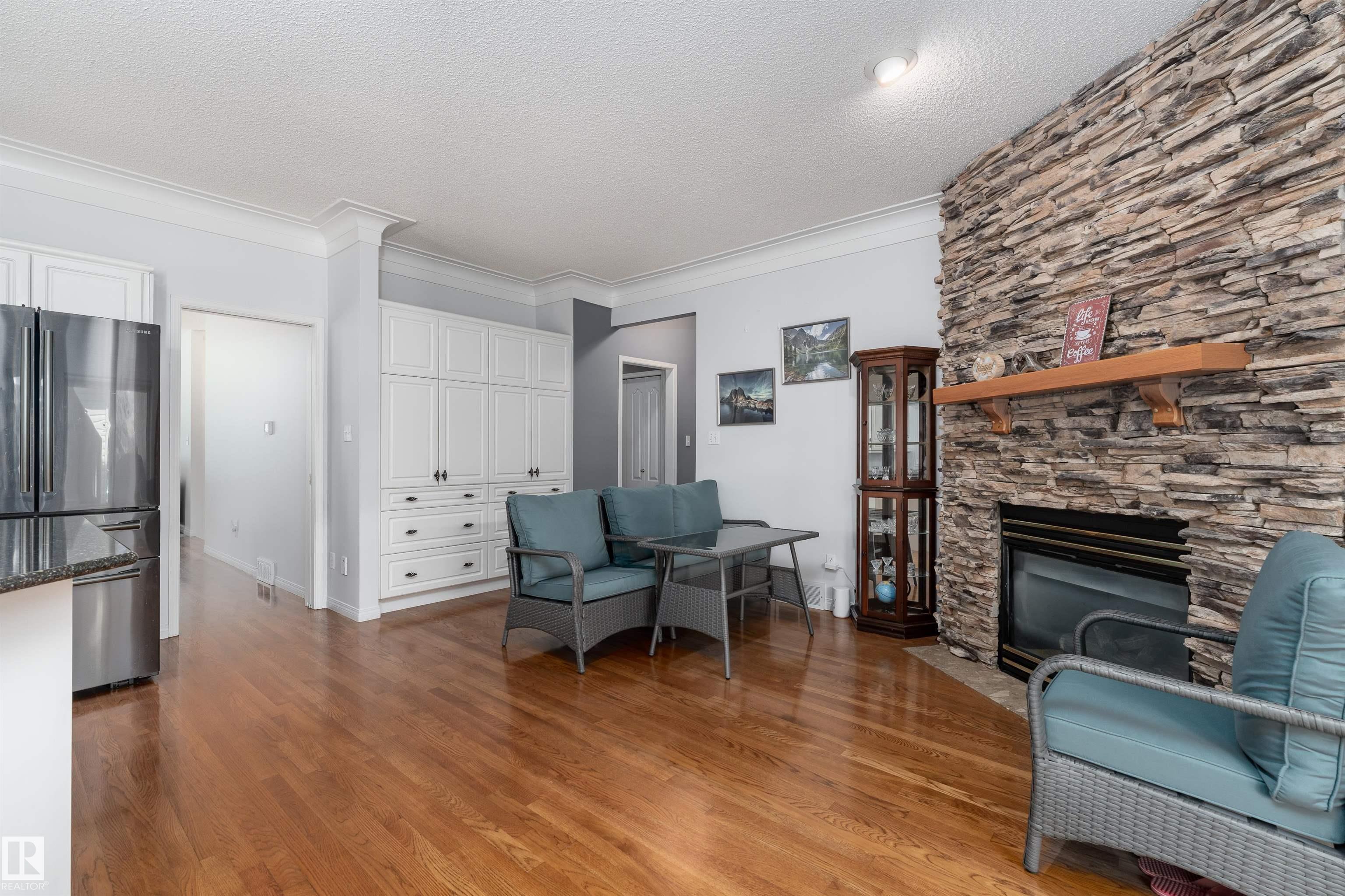 Photo 17 at 10 Stoneshire Manor, Stoneshire, Spruce Grove