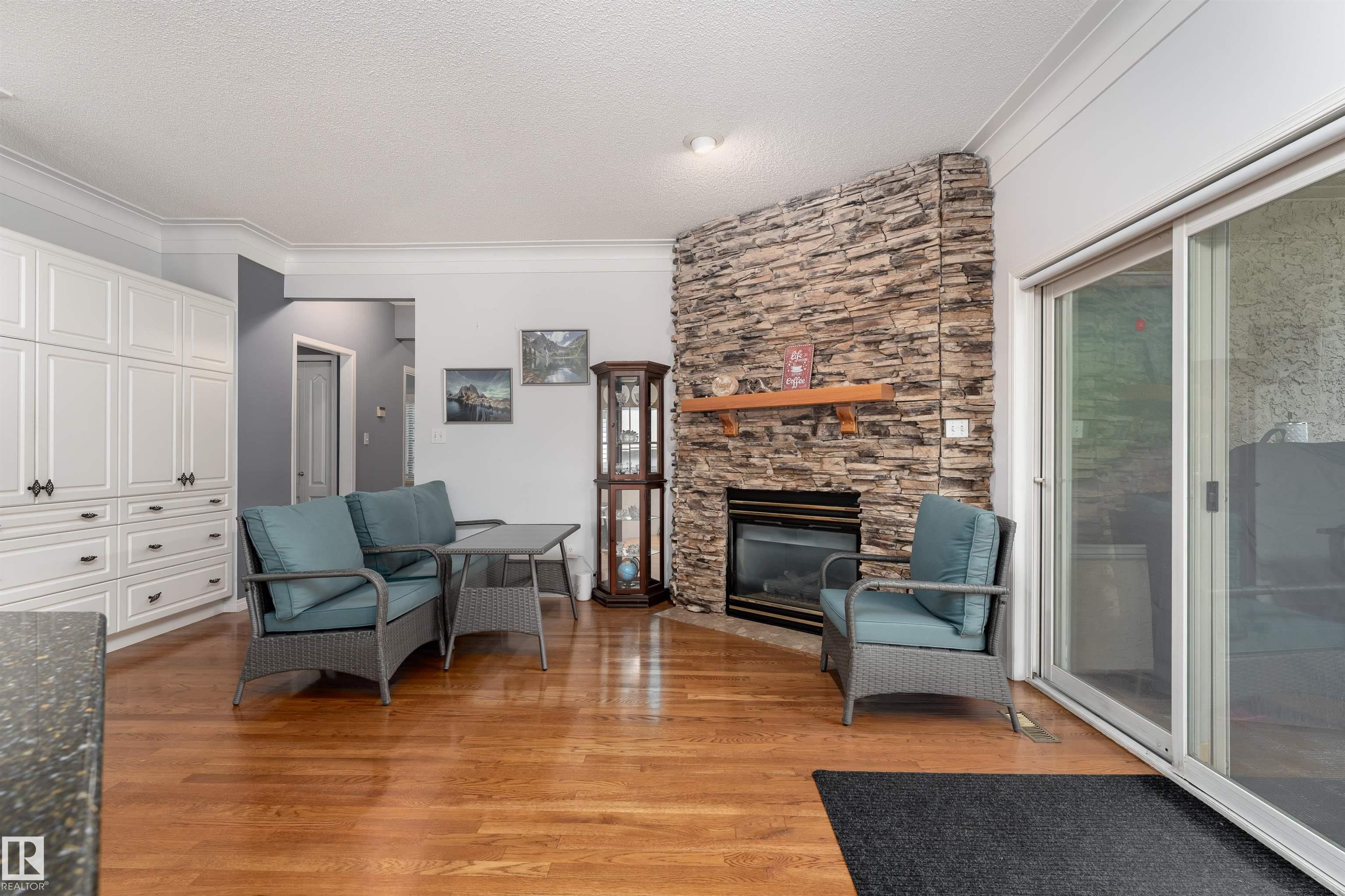Photo 18 at 10 Stoneshire Manor, Stoneshire, Spruce Grove