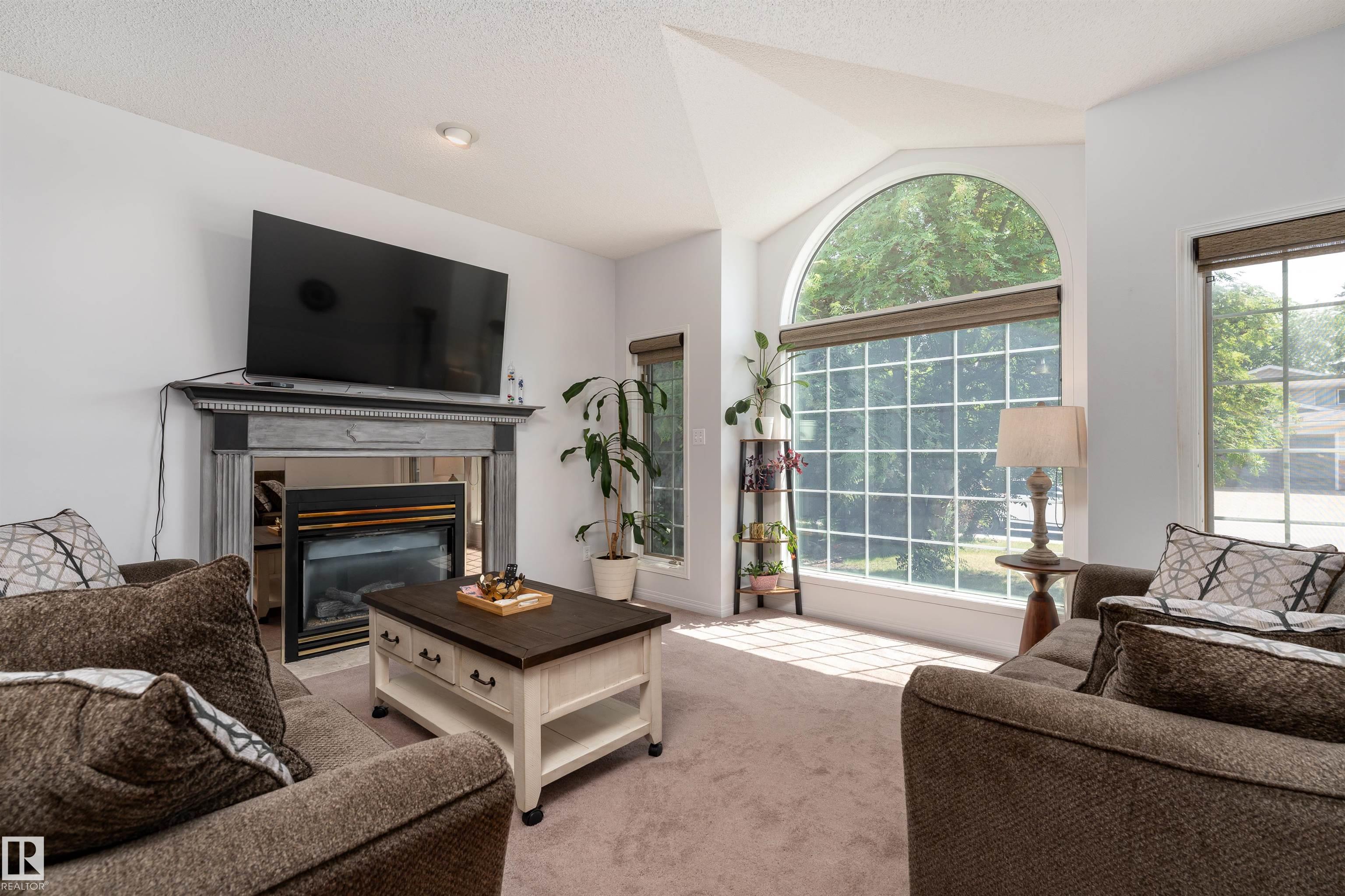 Photo 3 at 10 Stoneshire Manor, Stoneshire, Spruce Grove